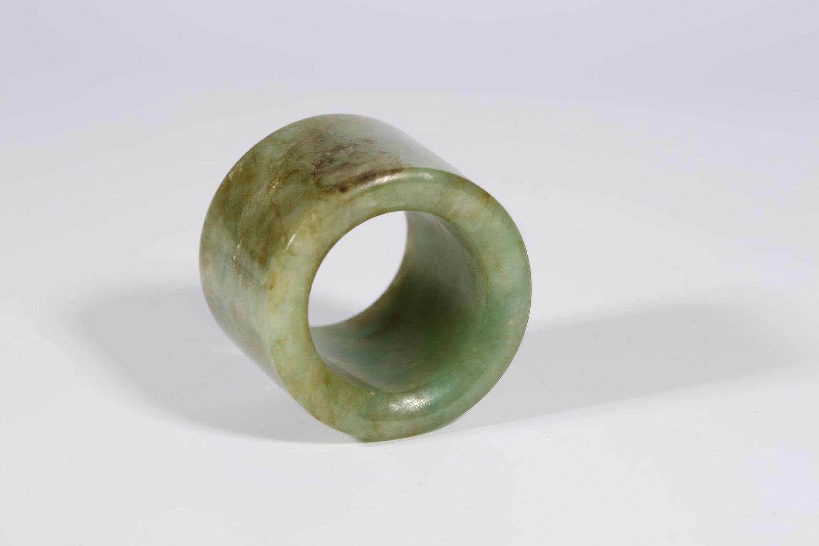 A JADEITE THUMB RING - 9