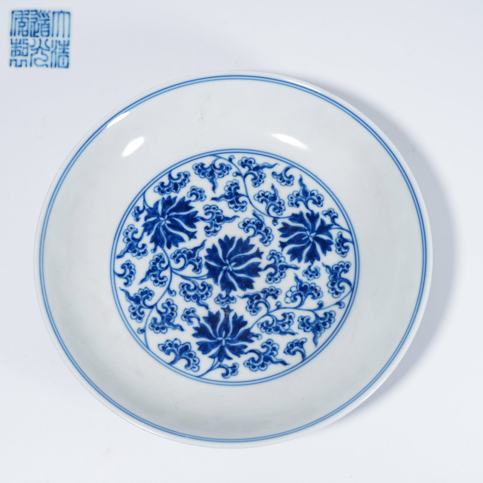 A BLUE-AND-WHITE PLATE WITH LIAN-ZHI FLOWER MOTIF (1 of 9)