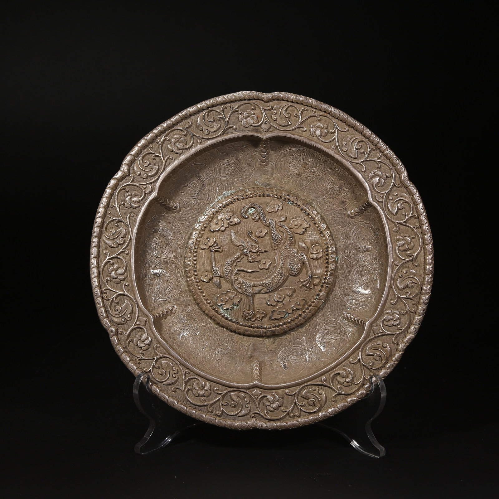 A SILVER FOLDED-RIM FLOWER-MOUTHED PLATE WITH DRAGON PATTERN: Silver folded-rim flower-mouthed plate with dragon pattern