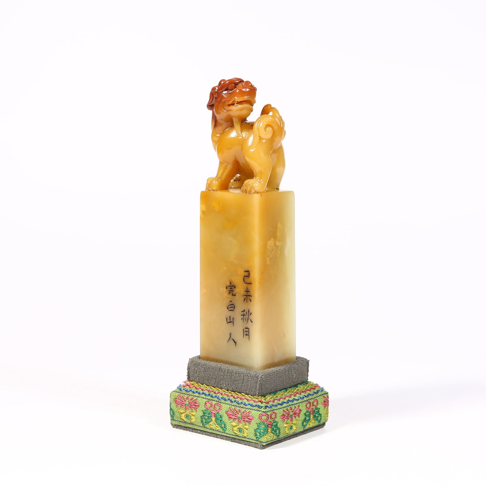 A SHOUSHAN STONE SEAL WITH LION KNOB (1 of 8)