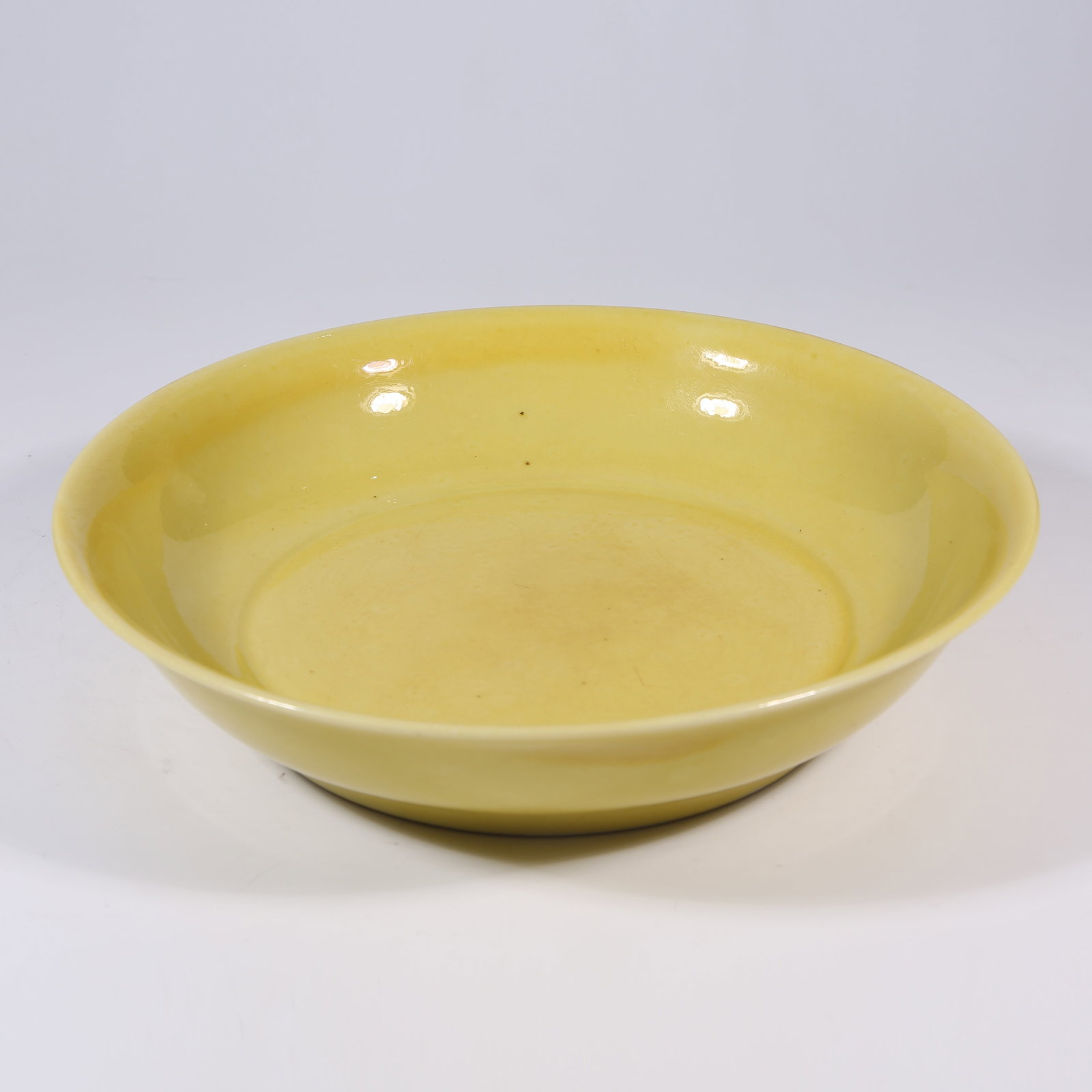 A LEMON YELLOW GLAZE DISH: Lemon Yellow Glaze Dish