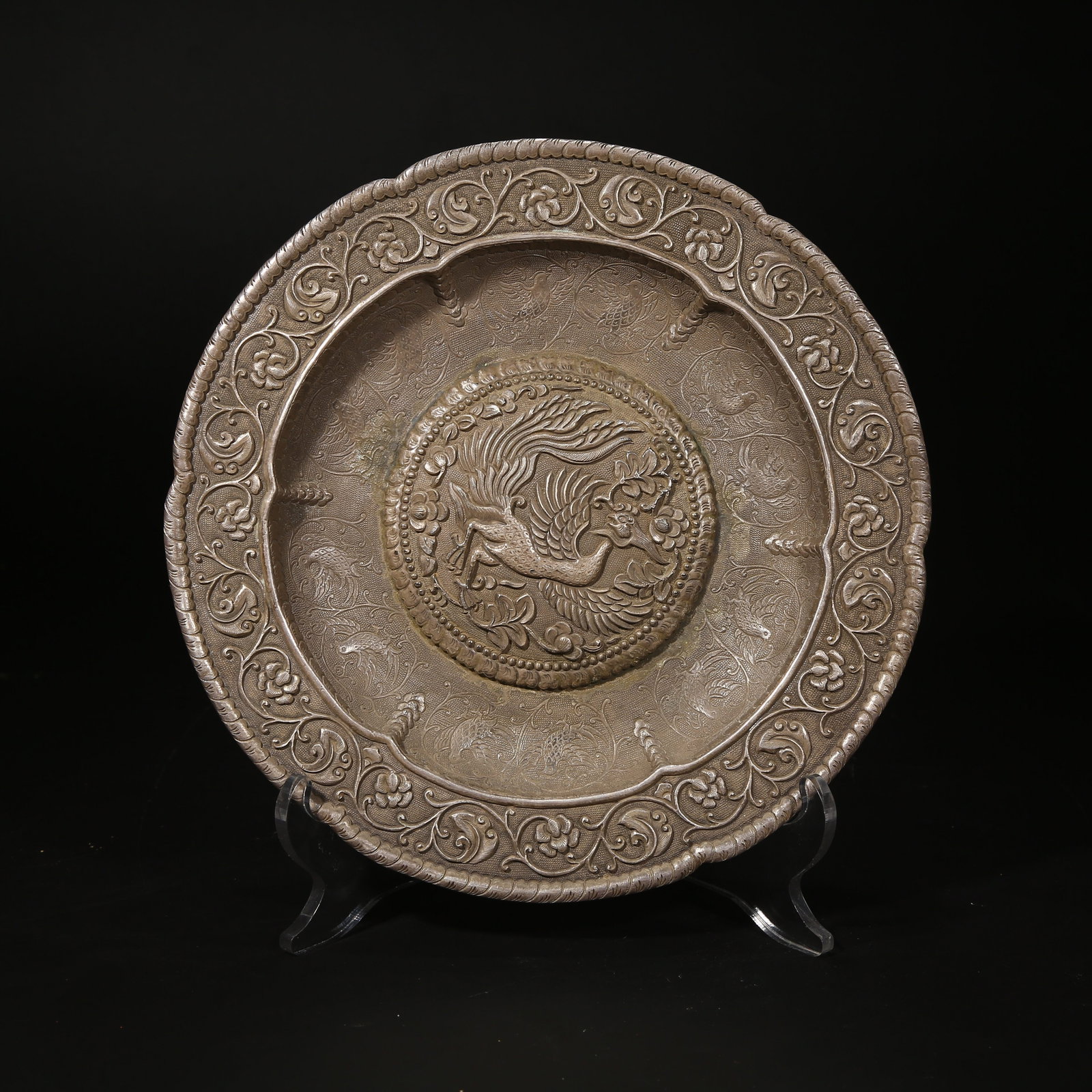 A SILVER FOLDED-RIM FLOWER-MOUTHED PLATE WITH PHOENIX PATTERN: Silver folded-rim flower-mouthed plate with phoenix pattern