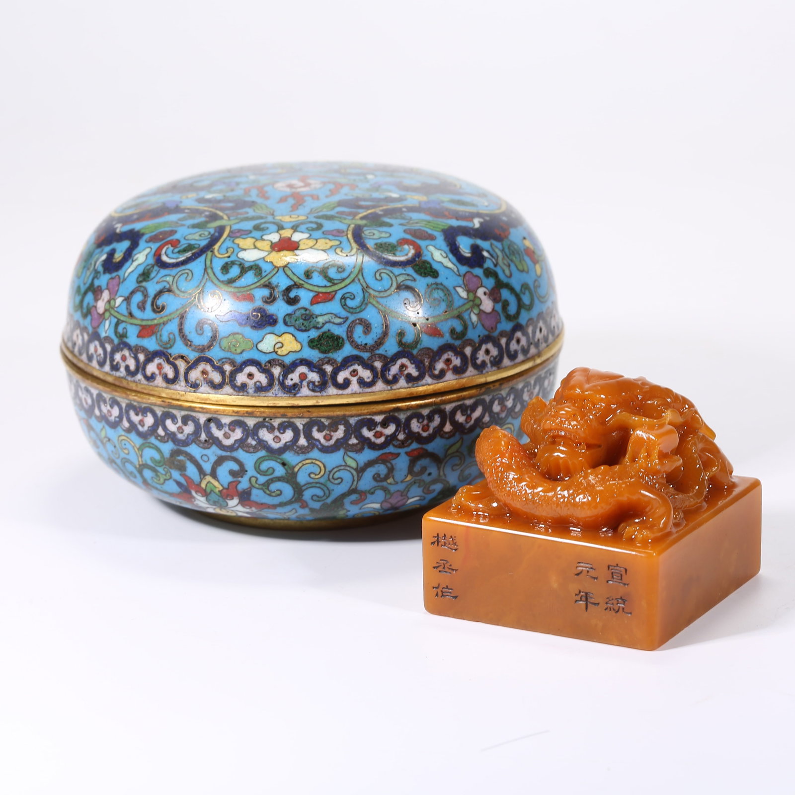 A SHOUSHAN TIANHUANG STONE SEAL WITH DRAGON FINIAL: Shoushan Tianhuang stone seal with dragon finial