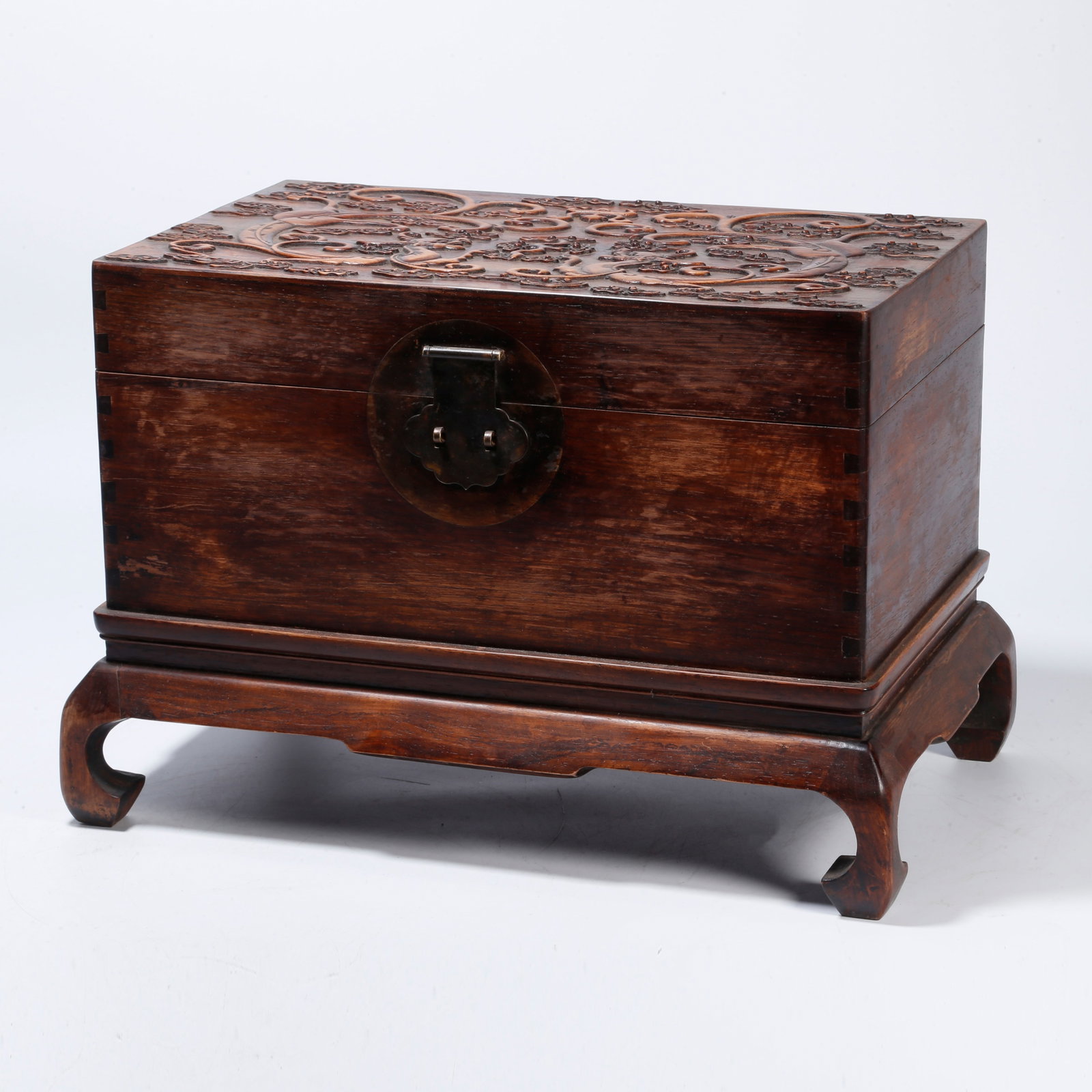 A HUANGHUALI STORAGE BOX WITH CLOUD-AND-DRAGON DESIGN (1 of 10)