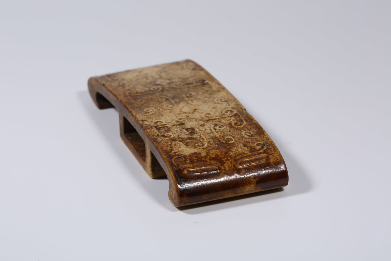A ANCIENT JADE SWORD ORNAMENT WITH INTERLINKED CLOUD PATTERN - 4