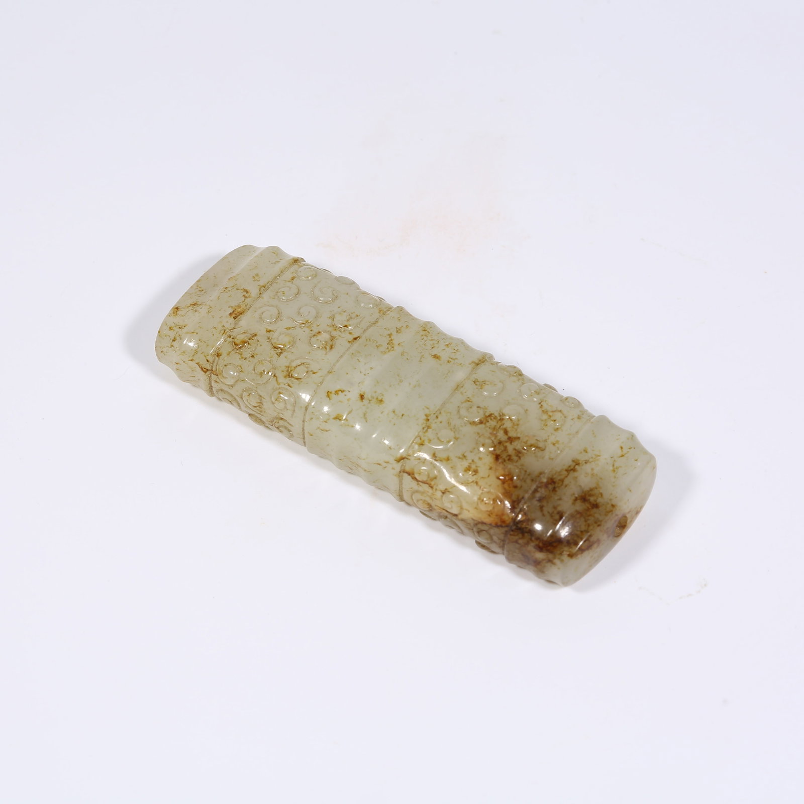 A ANCIENT JADE PENDANT (1 of 8)