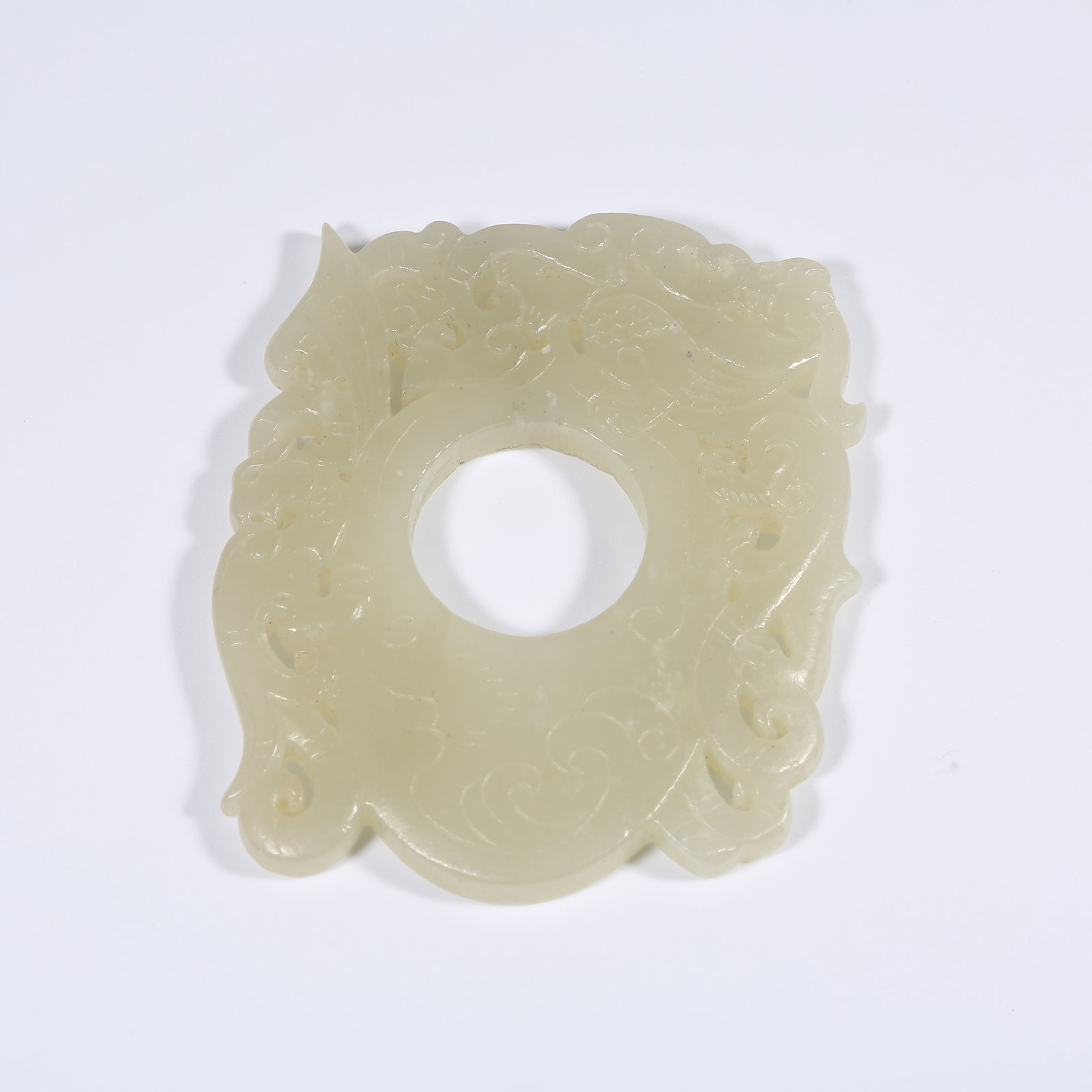 A ANCIENT JADE CHICKEN-HEART PENDANT WITH CHI-DRAGON PATTERN: Ancient Jade Chicken-Heart Pendant with Chi-Dragon Pattern