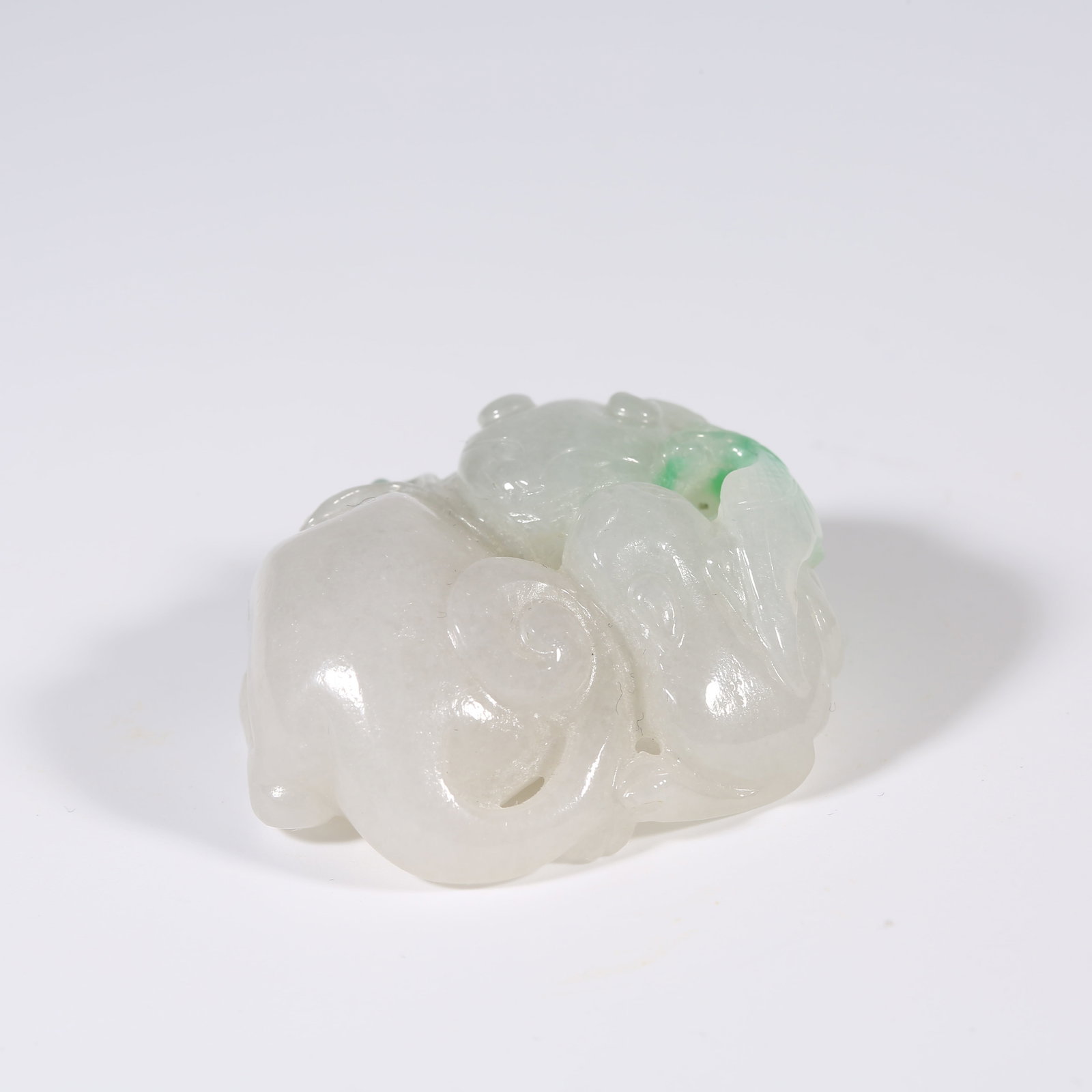 A JADEITE DOUBLE HAPPINESS PENDANT: Jadeite Double Happiness Pendant