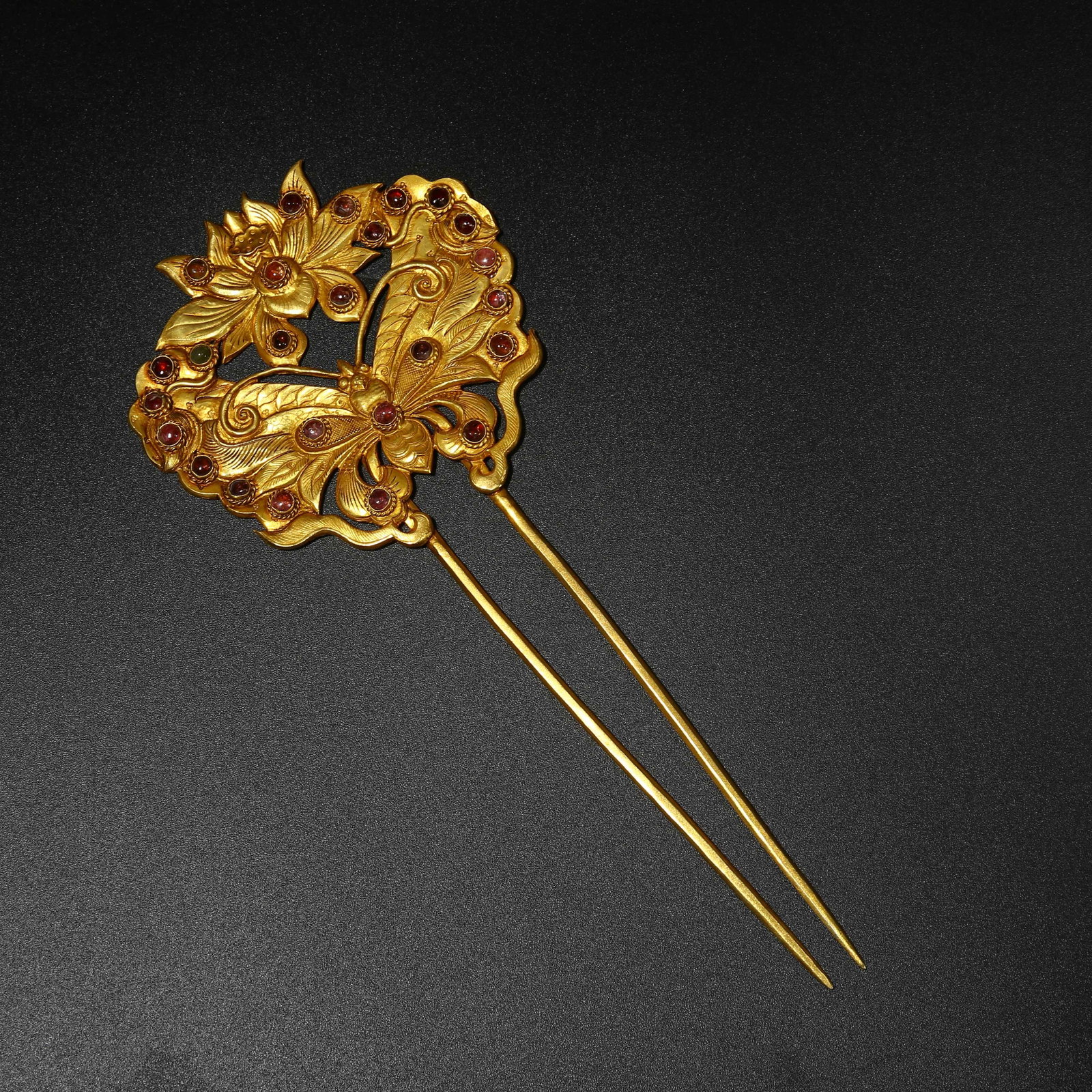 A SILVER GILT GEMSTONE-INLAID FLORAL AND BUTTERFLY HAIRPIN (1 of 5)