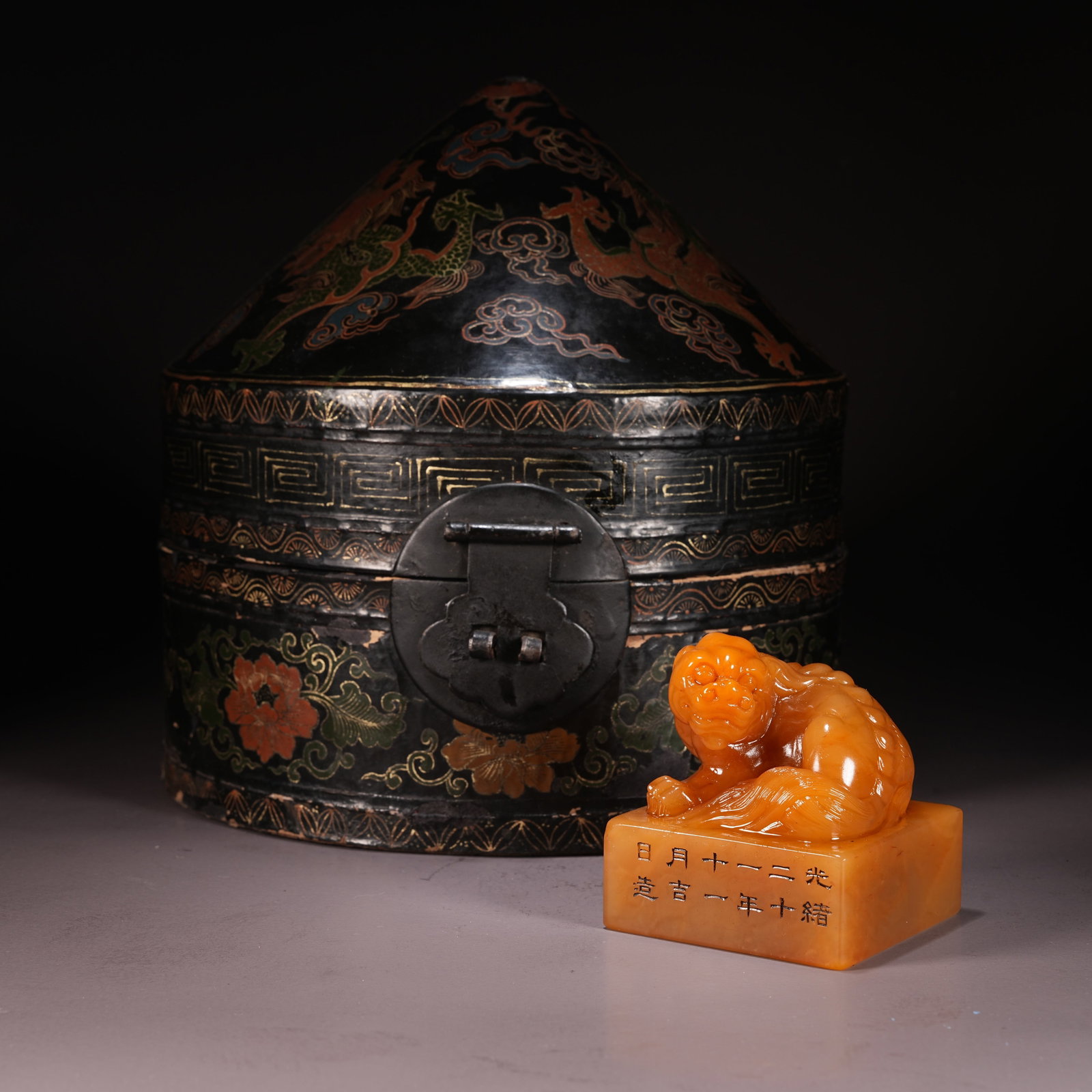 A SHOUSHAN STONE SEAL WITH AUSPICIOUS BEAST KNOB (1 of 8)