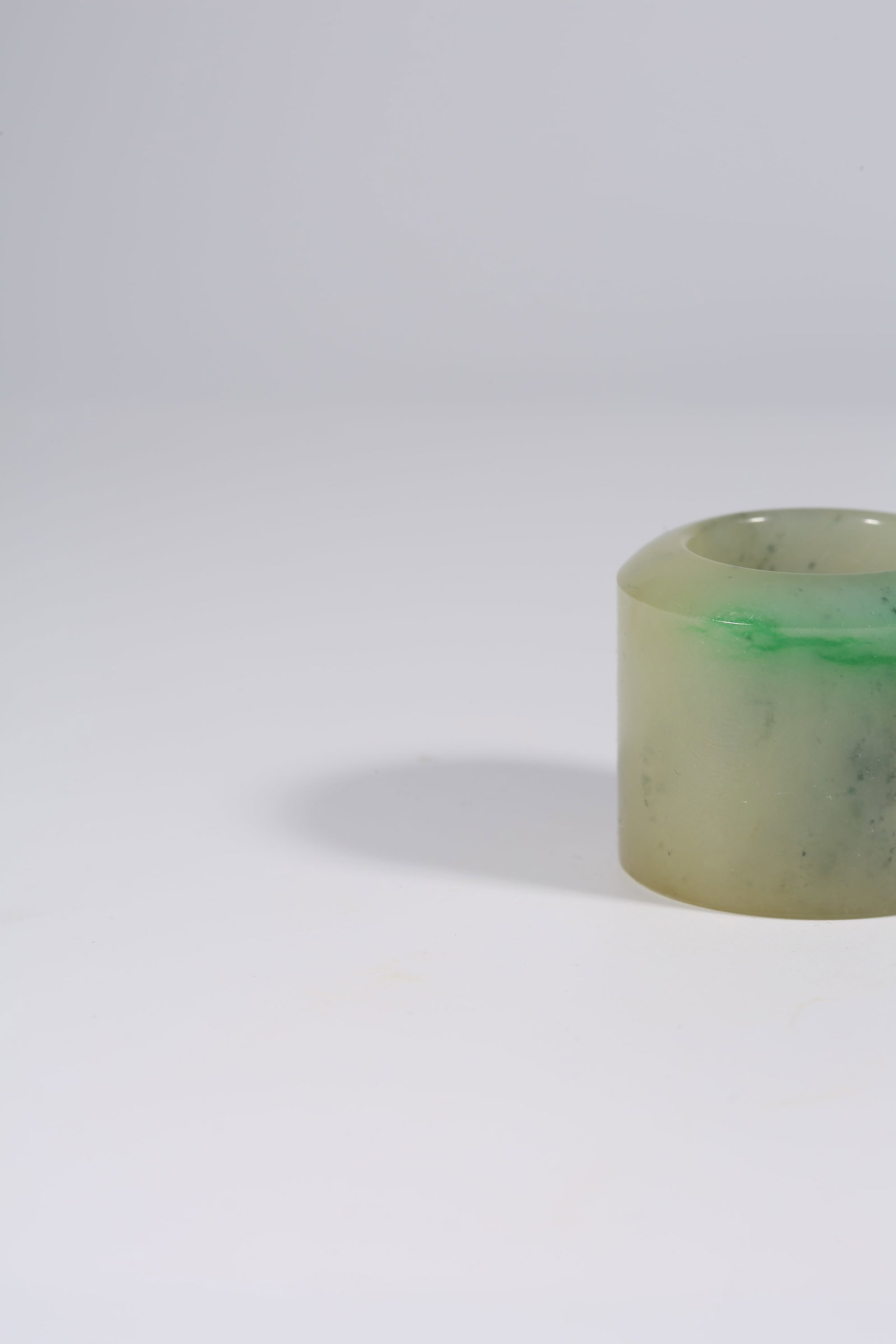 A JADEITE THUMB RING - 2
