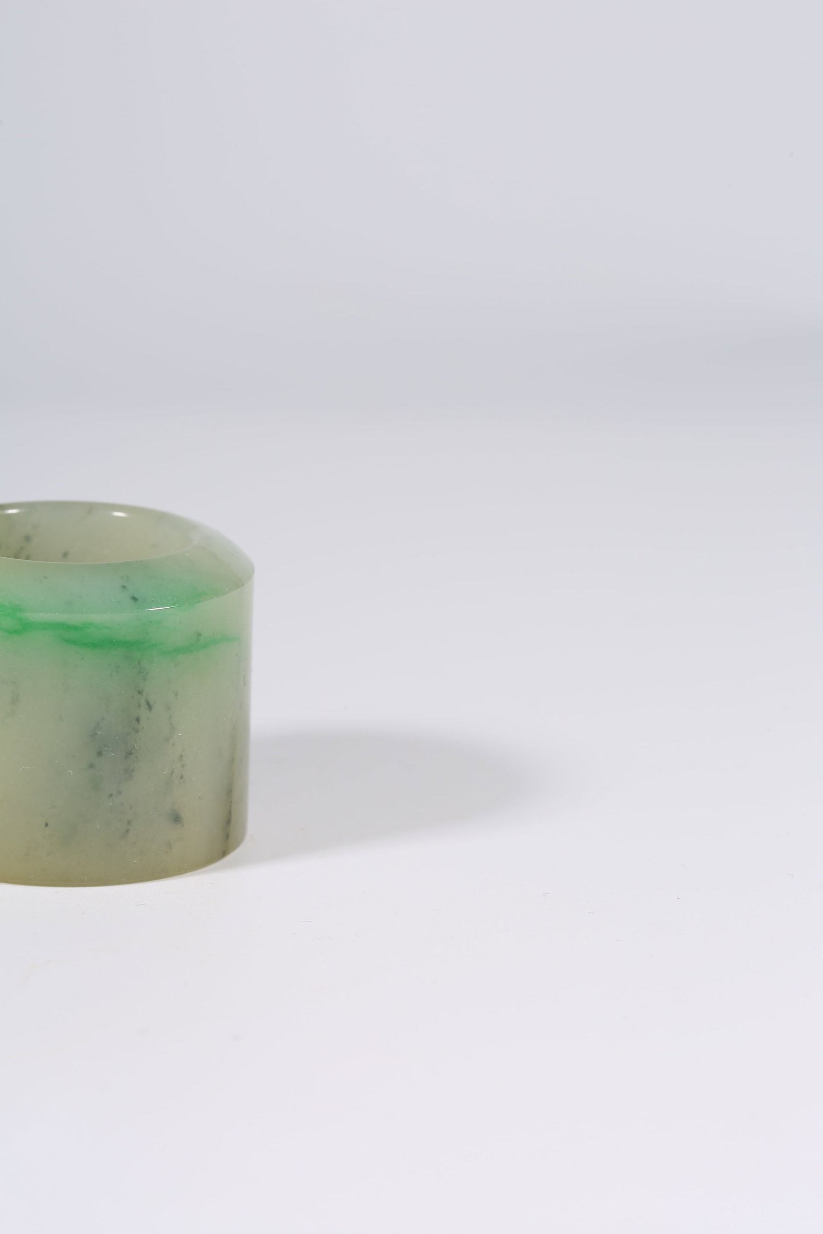 A JADEITE THUMB RING - 3
