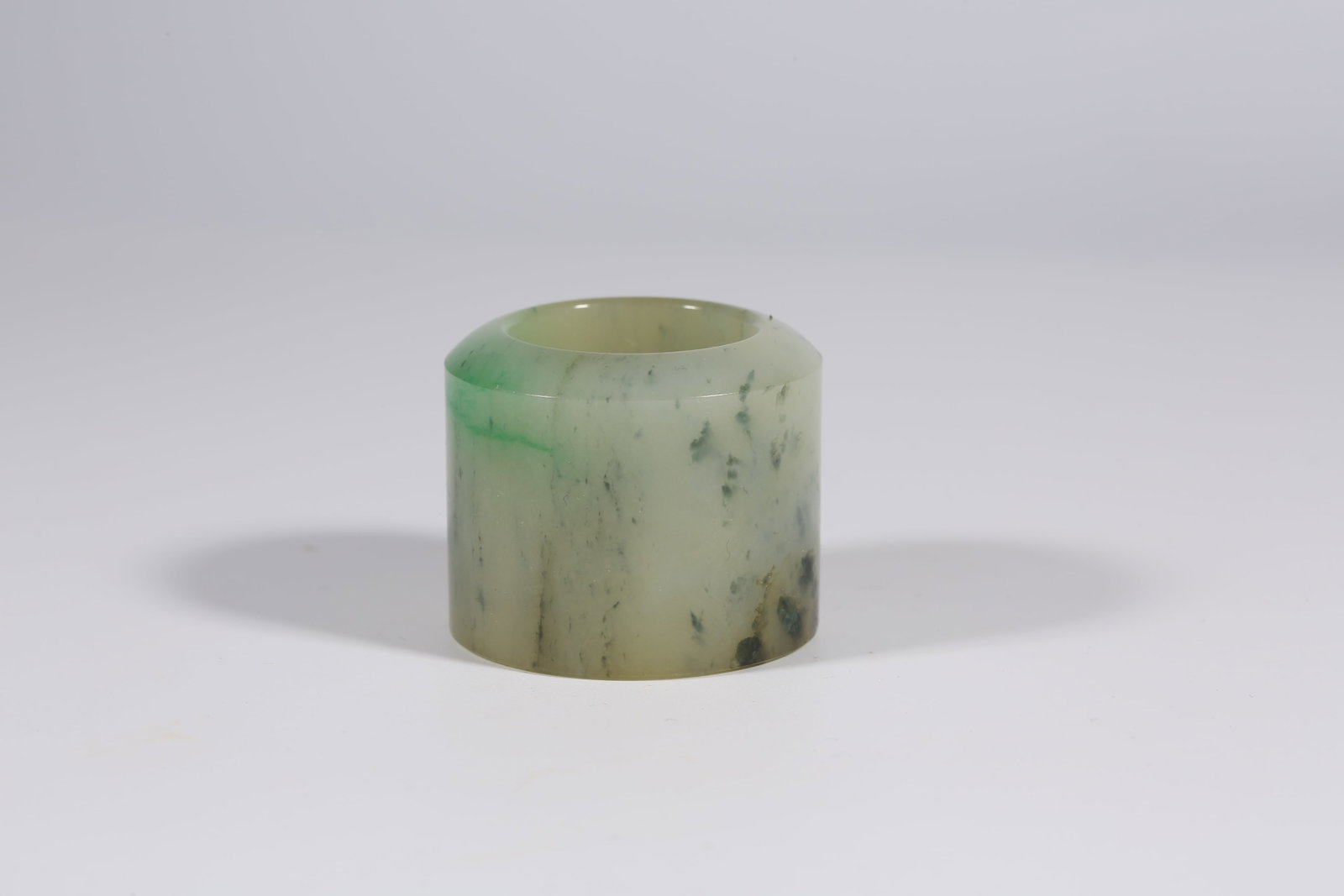 A JADEITE THUMB RING - 4