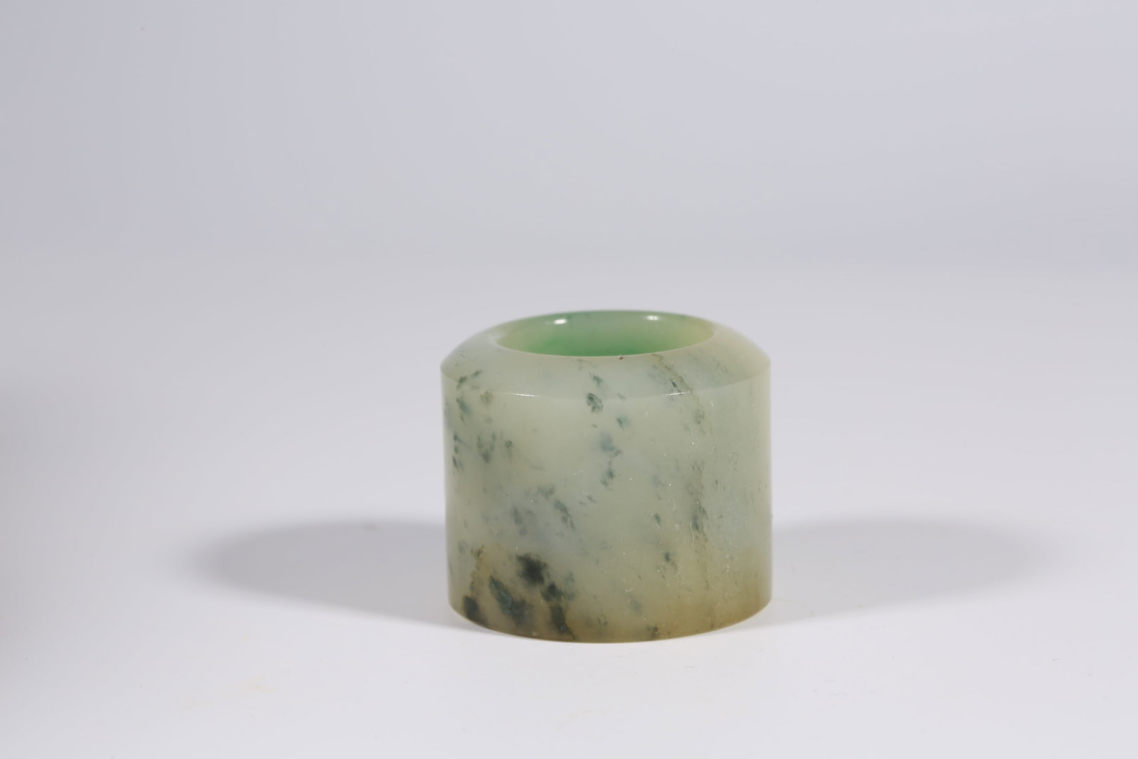 A JADEITE THUMB RING - 5