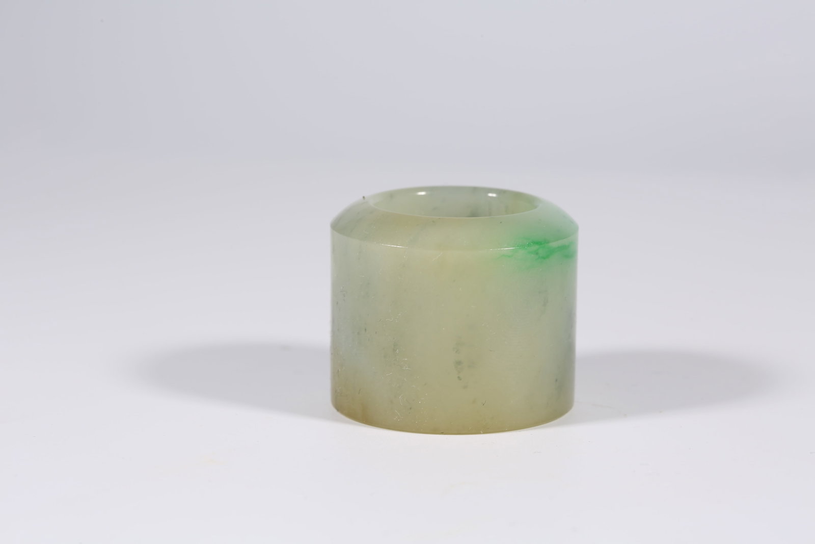 A JADEITE THUMB RING - 6