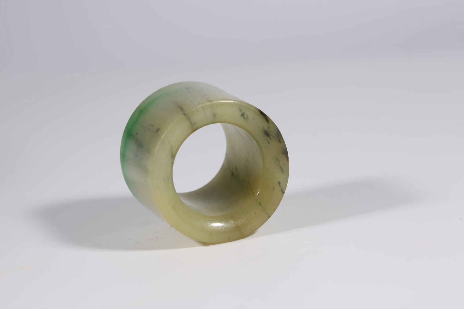 A JADEITE THUMB RING - 9