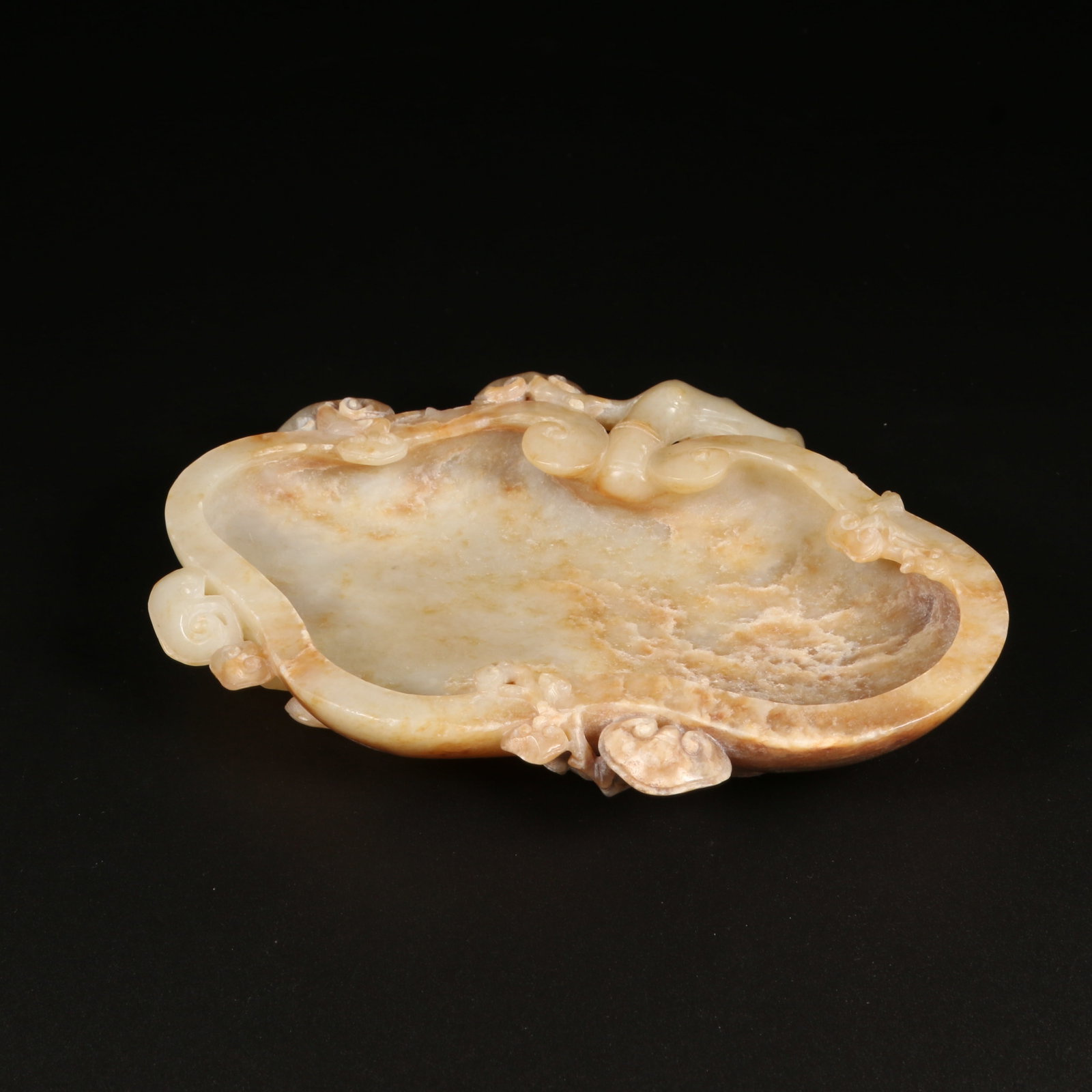 A HETIAN JADE WASHER WITH LINGZHI DESIGN (1 of 13)