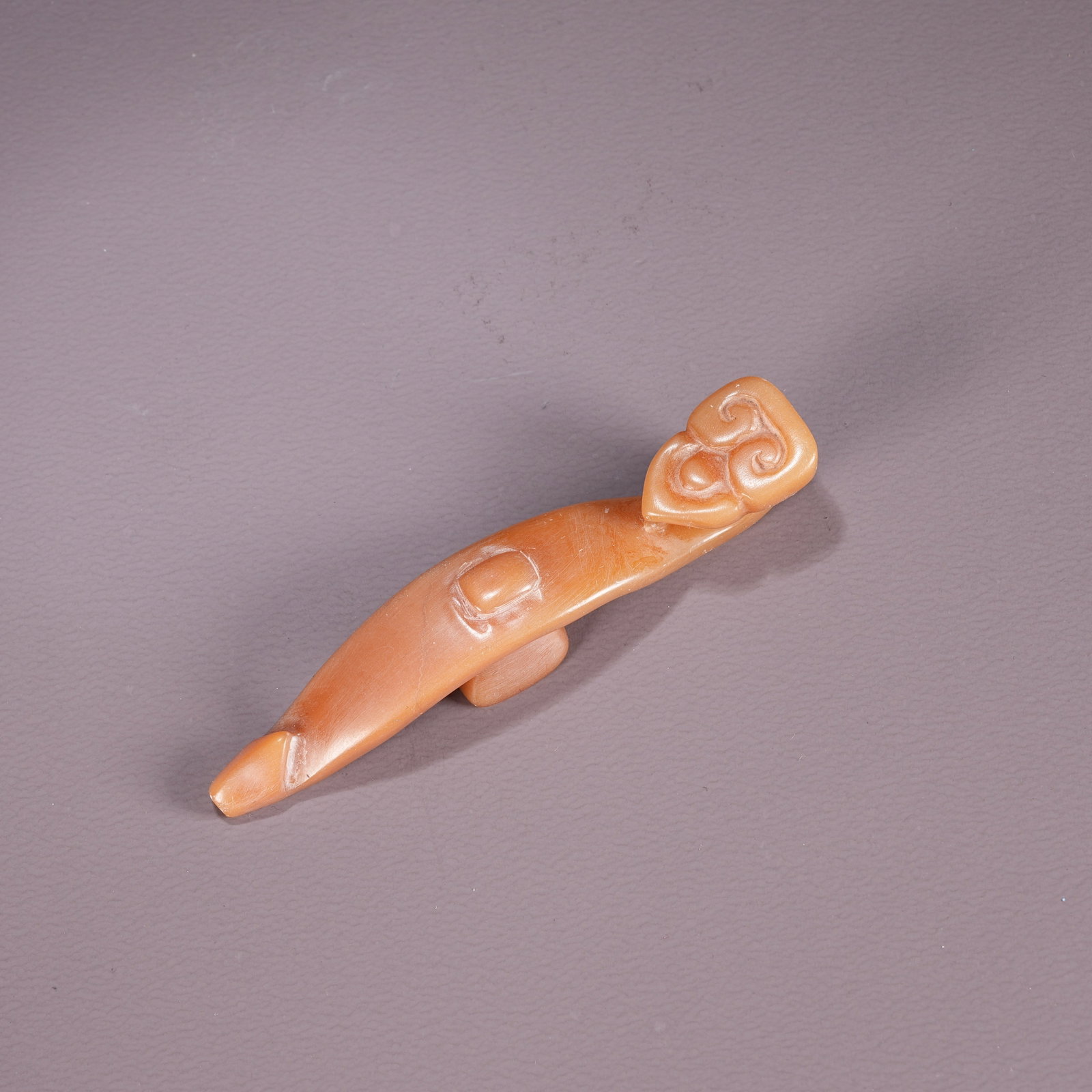 A SHOUSHAN STONE RUYI-SHAPED BELT HOOK (1 of 8)