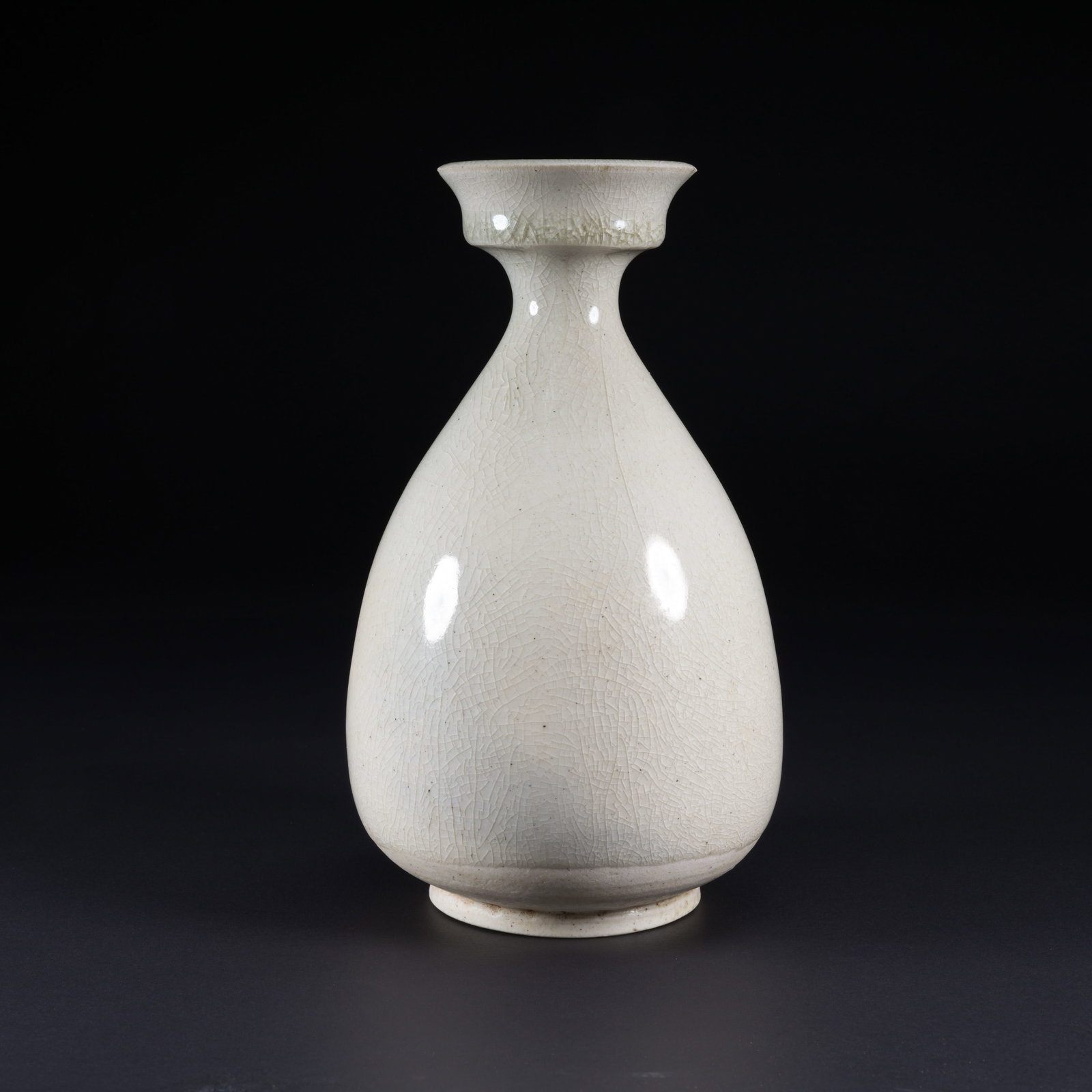 A WHITE-GLAZED BOTTLE WITH FLARED MOUTH (1 of 9)