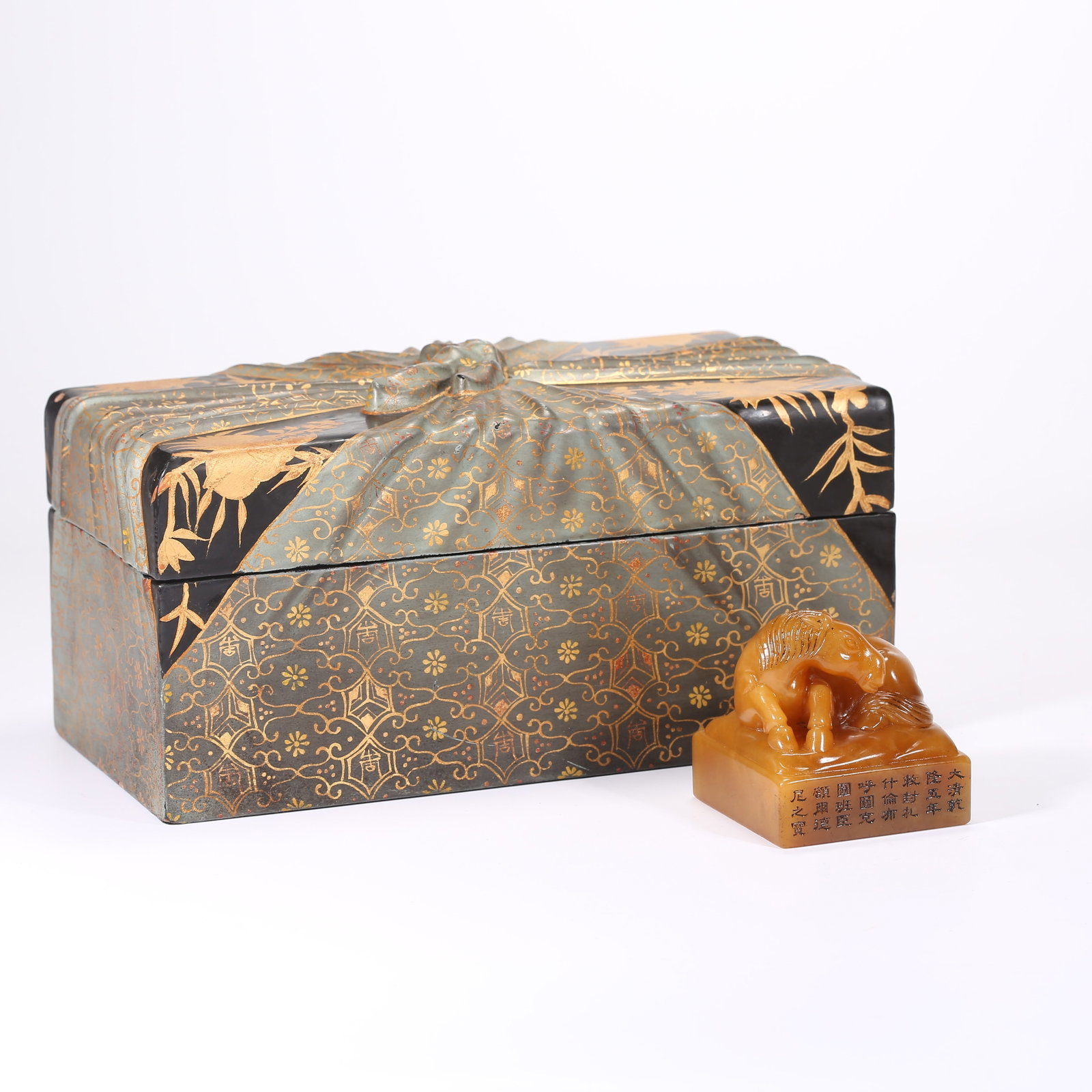 A SHOUSHAN TIANHUANG STONE SEAL WITH HORSE FINIAL: Shoushan Tianhuang stone seal with horse finial