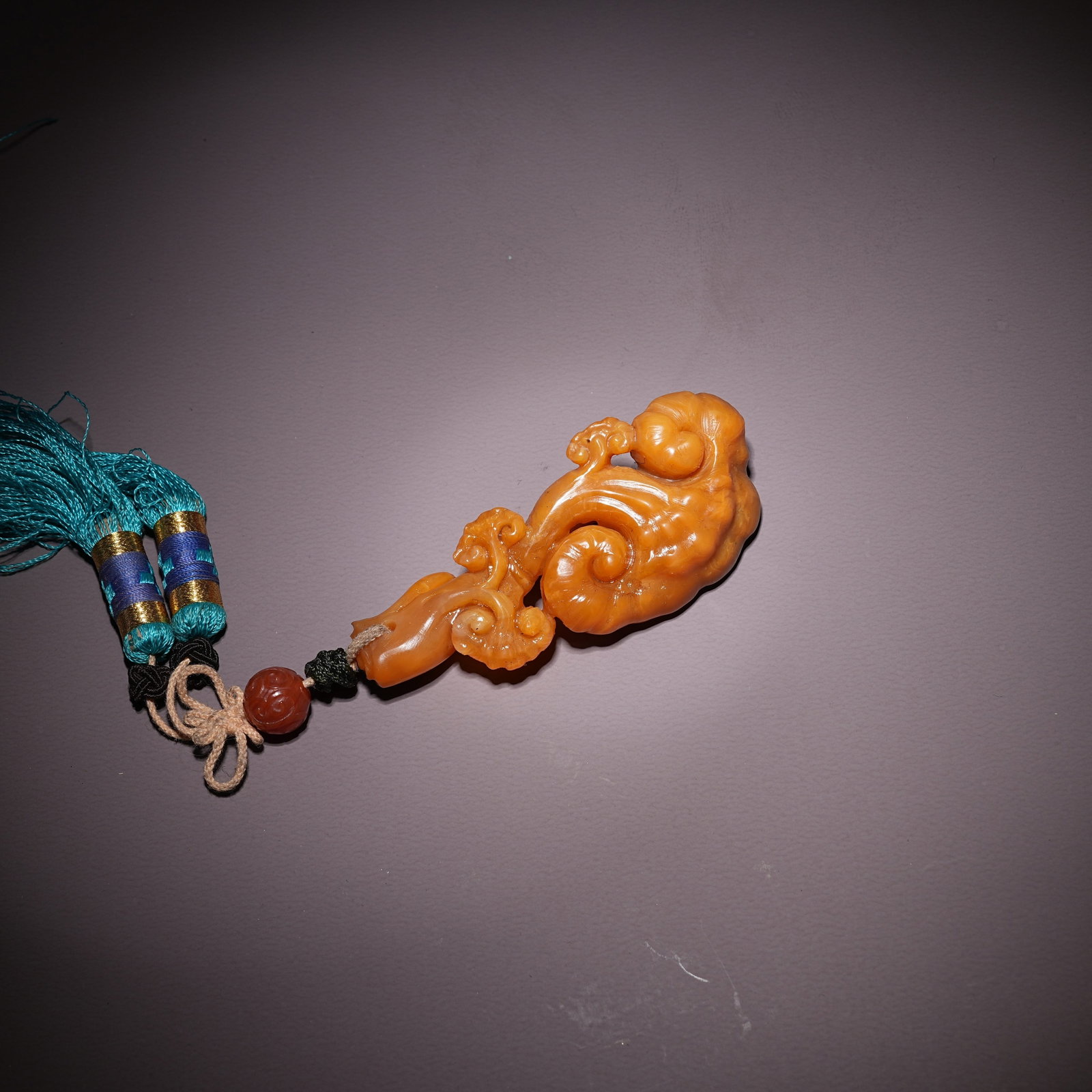A SHOUSHAN STONE LINGZHI HANDHELD ORNAMENT (1 of 8)