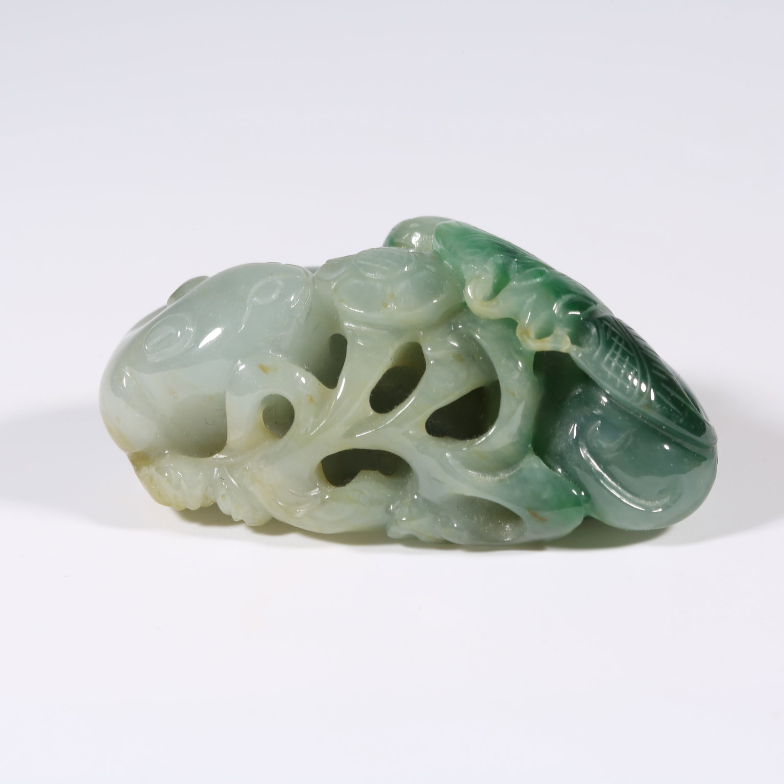 A JADEITE DOUBLE HAPPINESS PENDANT (1 of 8)