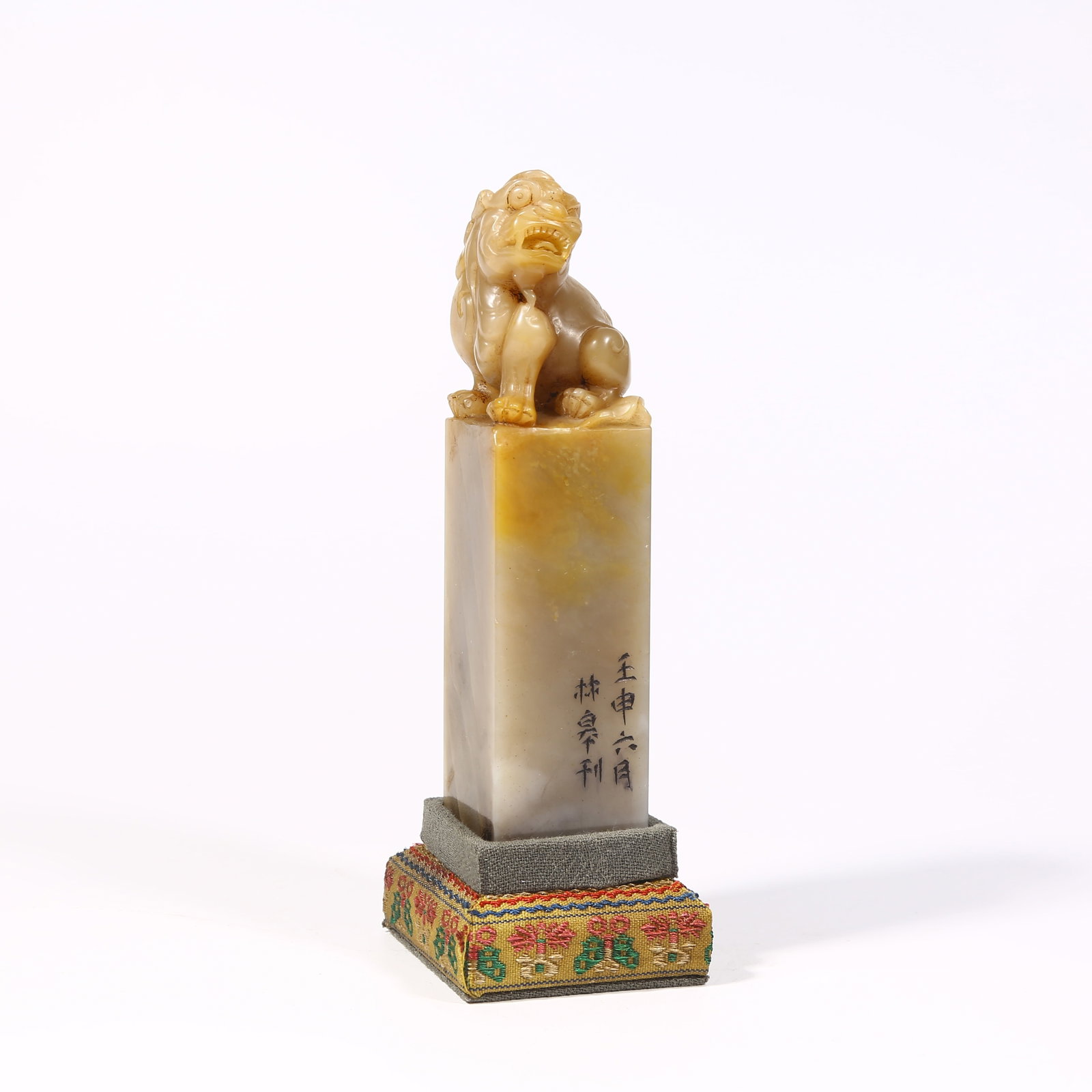 A SHOUSHAN STONE SEAL WITH BEAST KNOB (1 of 8)