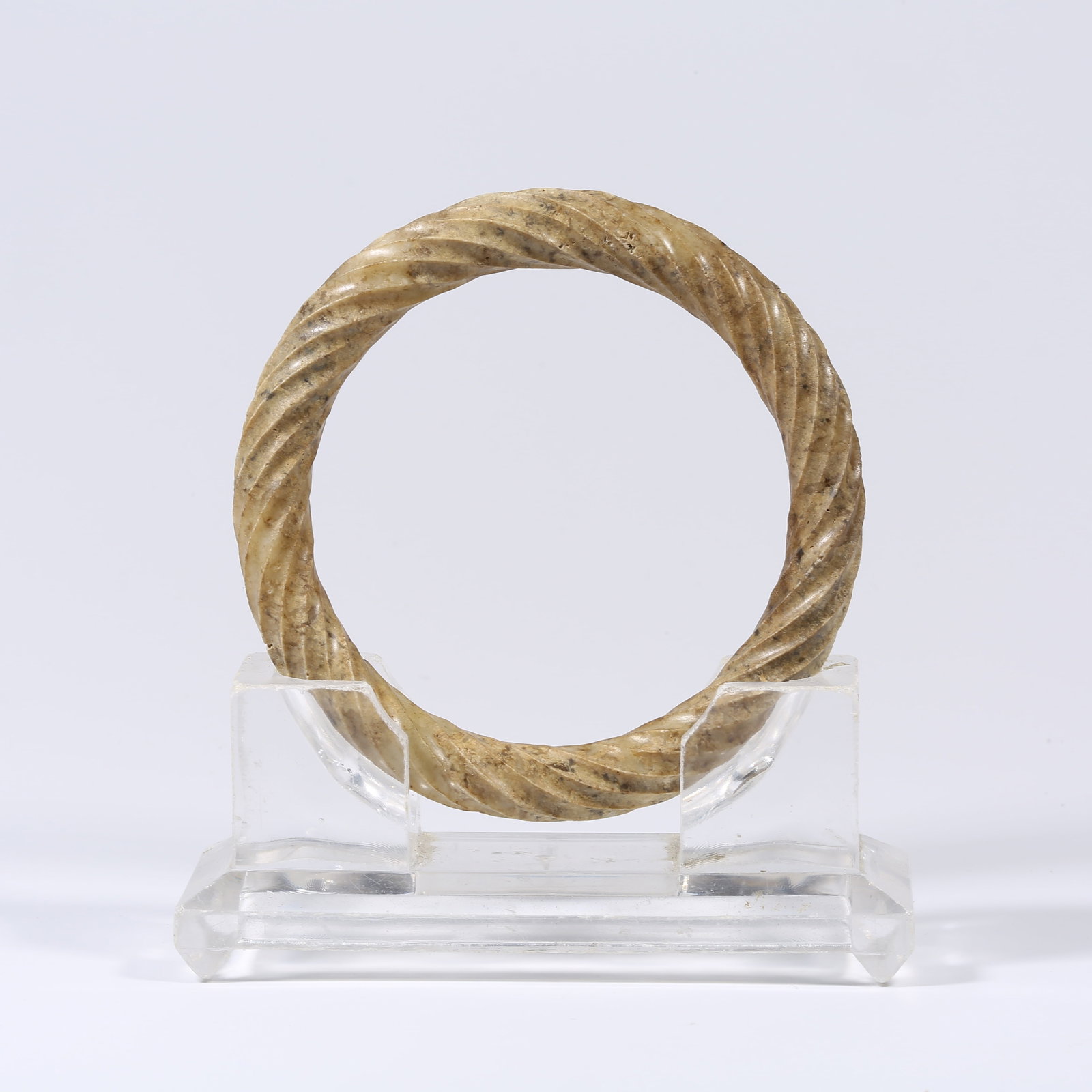A ANCIENT JADE TWISTED WIRE BRACELET (1 of 9)