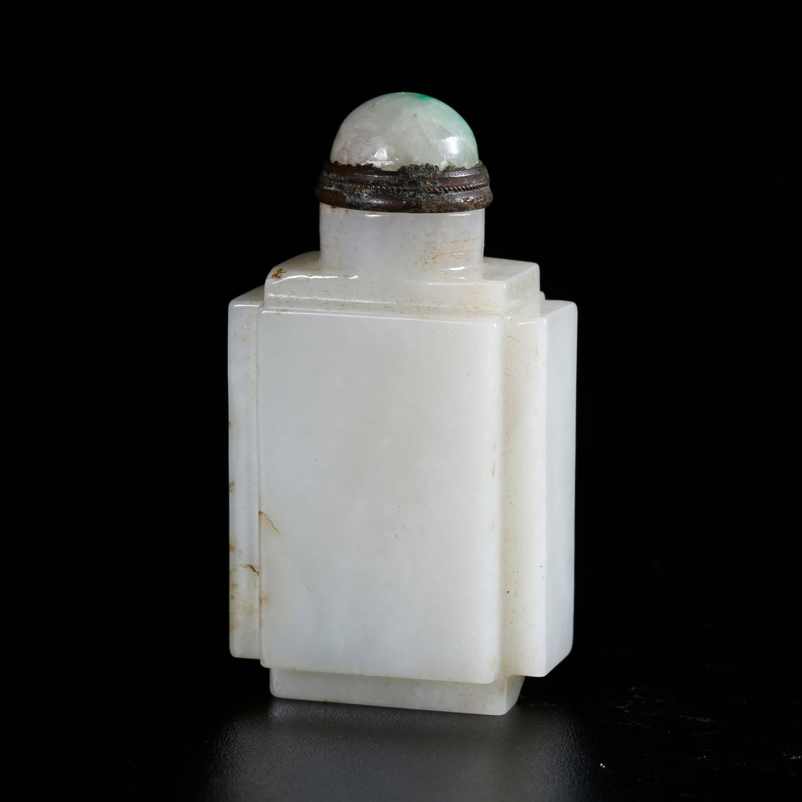 A HETIAN JADE CARVED SNUFF BOTTLE (1 of 11)
