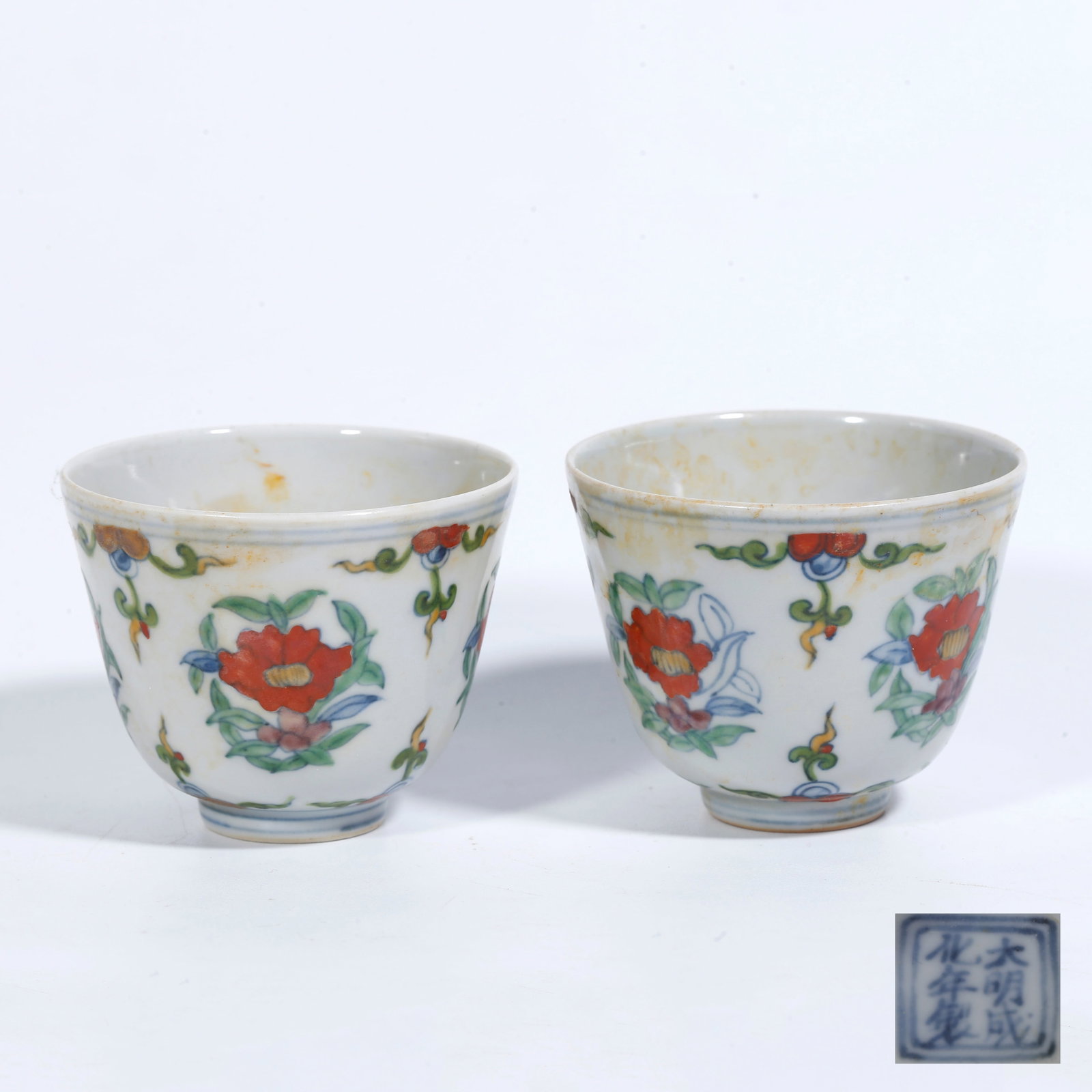 A FAMILLE-ROSE CUPS WITH FLORAL MOTIFS (PAIR) (1 of 9)