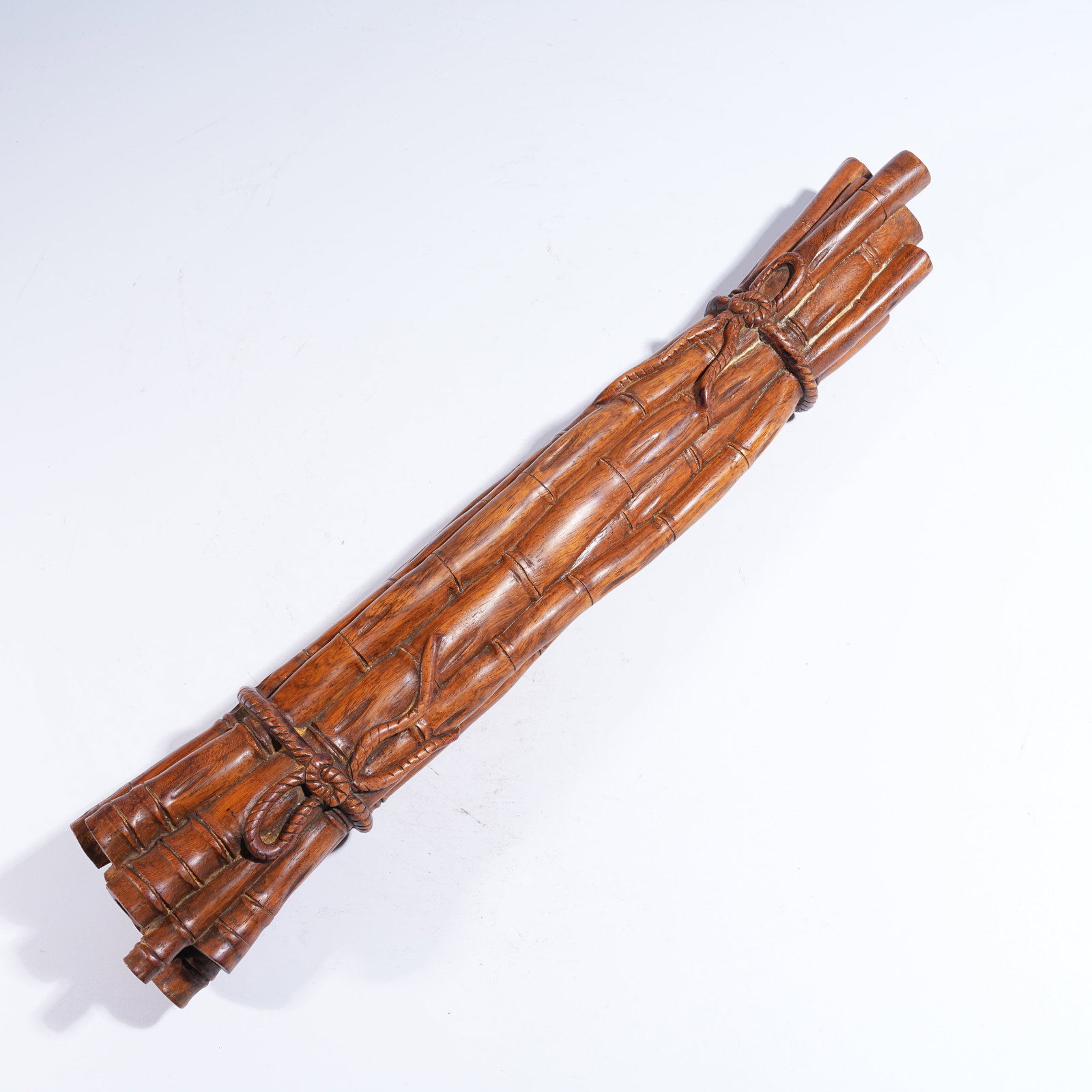 A BAMBOO CARVING OF BUNDLED BAMBOO ORNAMENT (1 of 8)