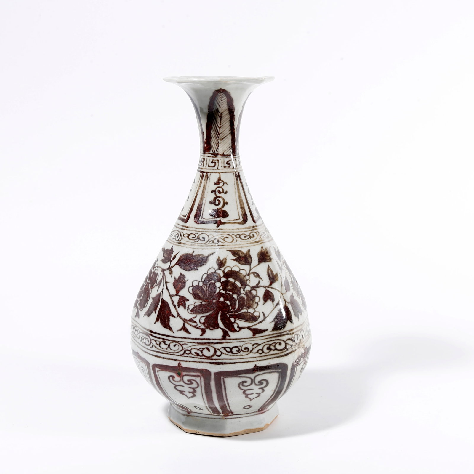 A JI-RED GLAZED PEAR-SHAPED VASE WITH FLORAL PATTERN: Ji-red Glazed Pear-shaped Vase with Floral Pattern