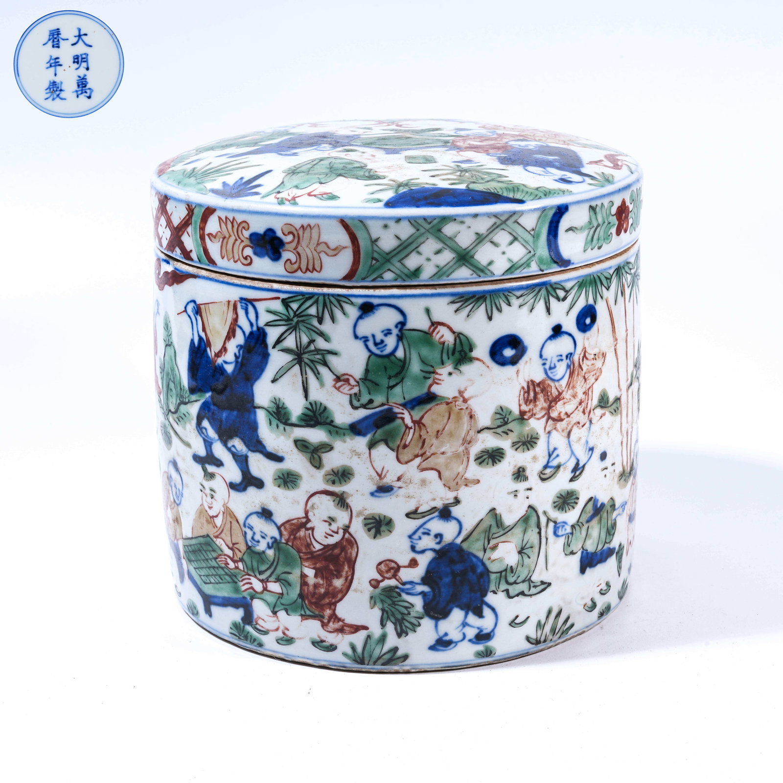 A WUCAI LIDDED JAR WITH "ONE HUNDRED BOYS AT PLAY" SCENE: Wucai Lidded Jar with "One Hundred Boys at Play" Scene