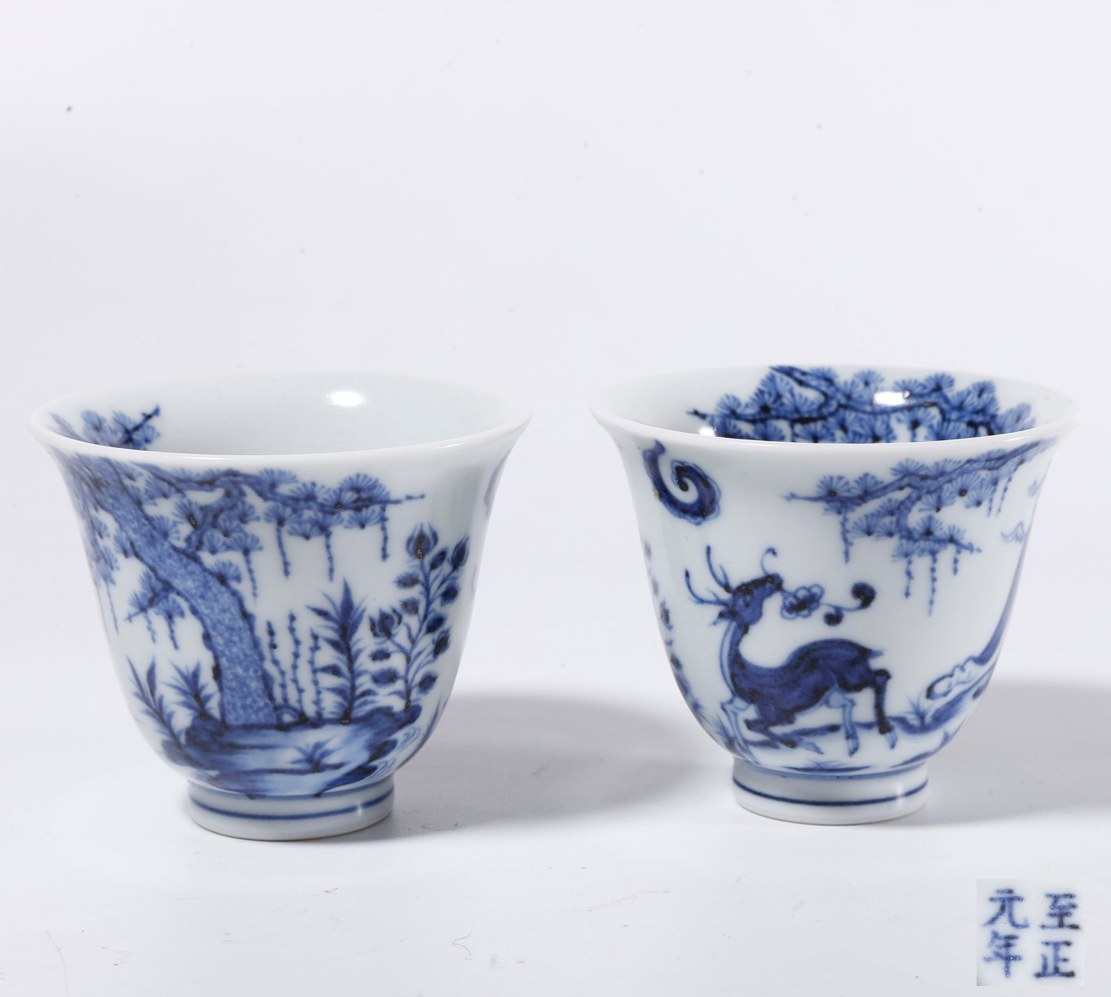 A BLUE AND WHITE CUP WITH FIGURE STORY PATTERN (PAIR): Blue and White Cup with Figure Story Pattern (Pair)