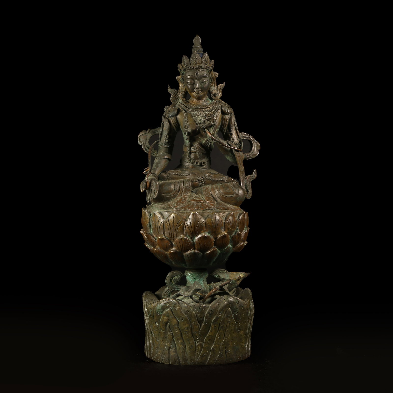 A BRONZE AVALOKITESHVARA BODHISATTVA STATUE (1 of 10)