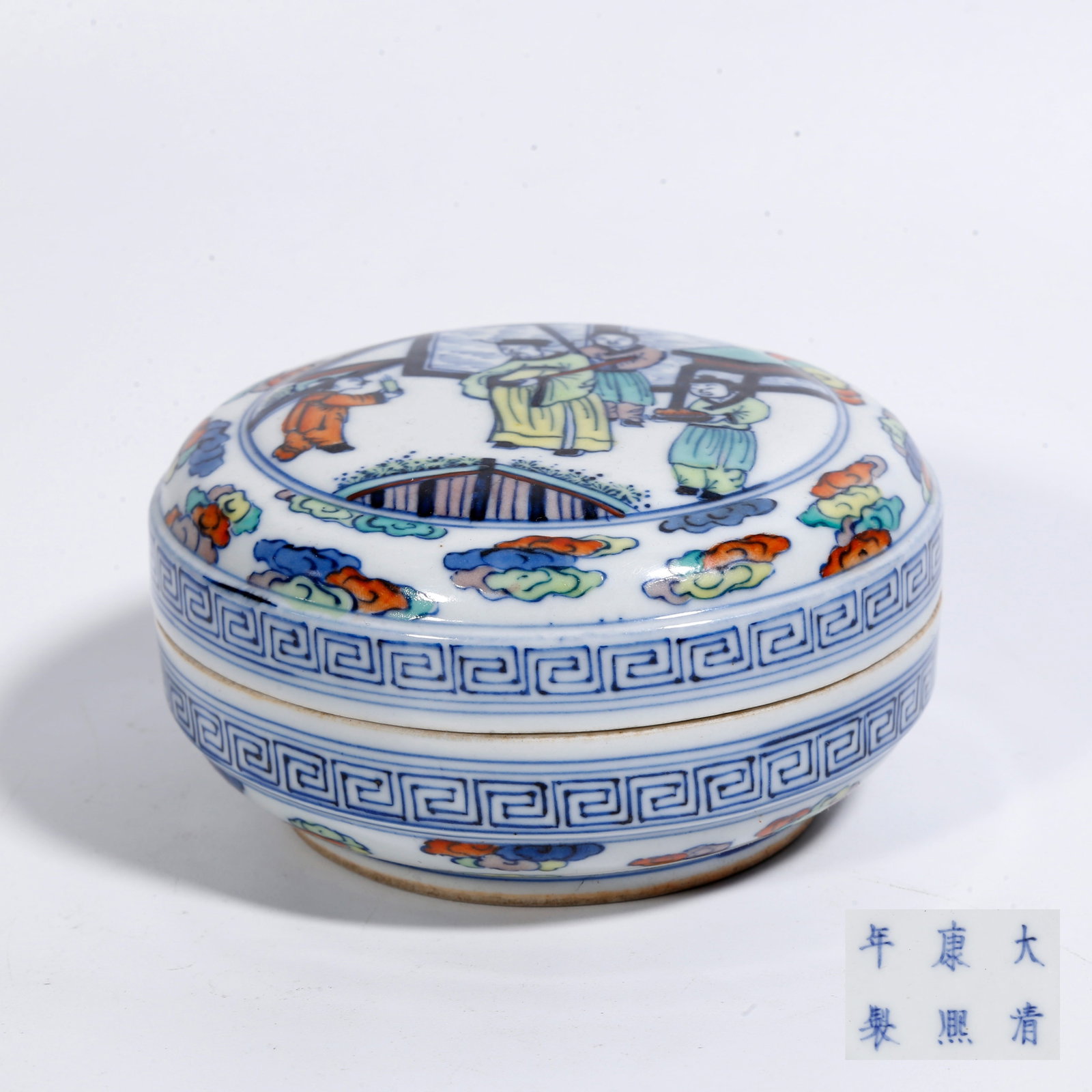 A DOUCAI LIDDED BOX WITH FIGURE NARRATIVE SCENES: Doucai Lidded Box with Figure Narrative Scenes