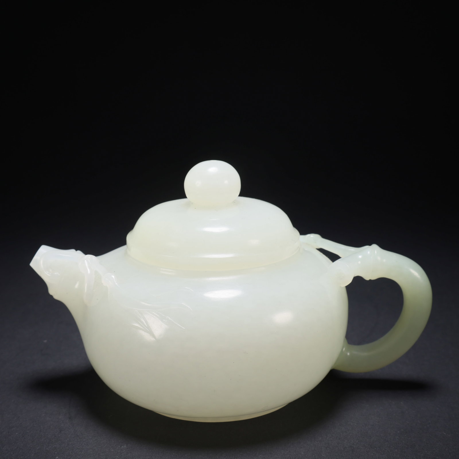 A HETIAN JADE INTERTWINED-BRANCH WINE POT (1 of 9)