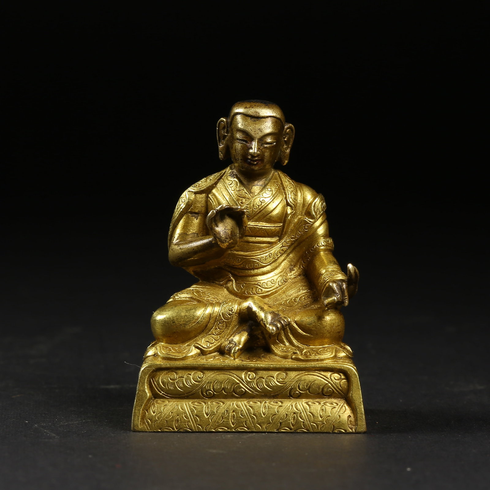 A GILT-BRONZE TEACHER FIGURE (SMALL BUDDHA): Gilt-Bronze Teacher Figure (Small Buddha)