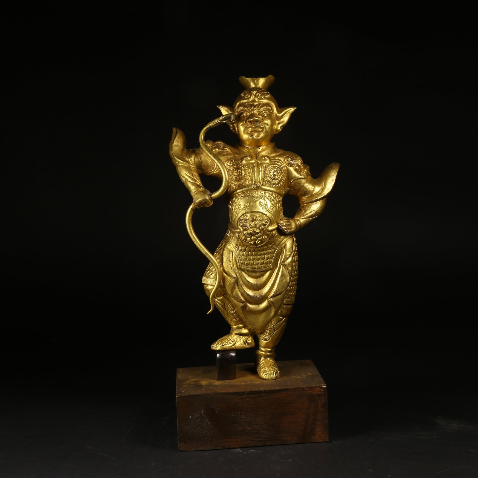 A GILT-LACQUER BRONZE FIGURE STATUE (1 of 8)