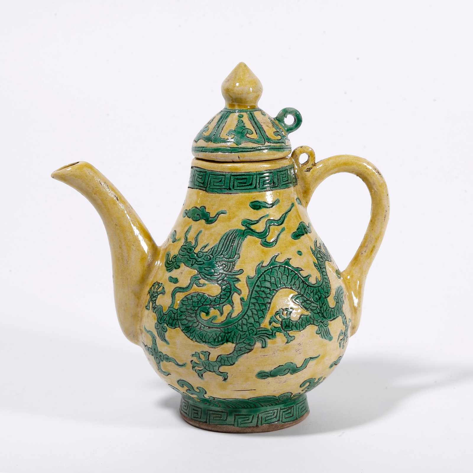 A YELLOW GROUND GREEN GLAZED EWER WITH CLOUD AND DRAGON PATTERN: Yellow Ground Green Glazed Ewer with Cloud and Dragon Pattern