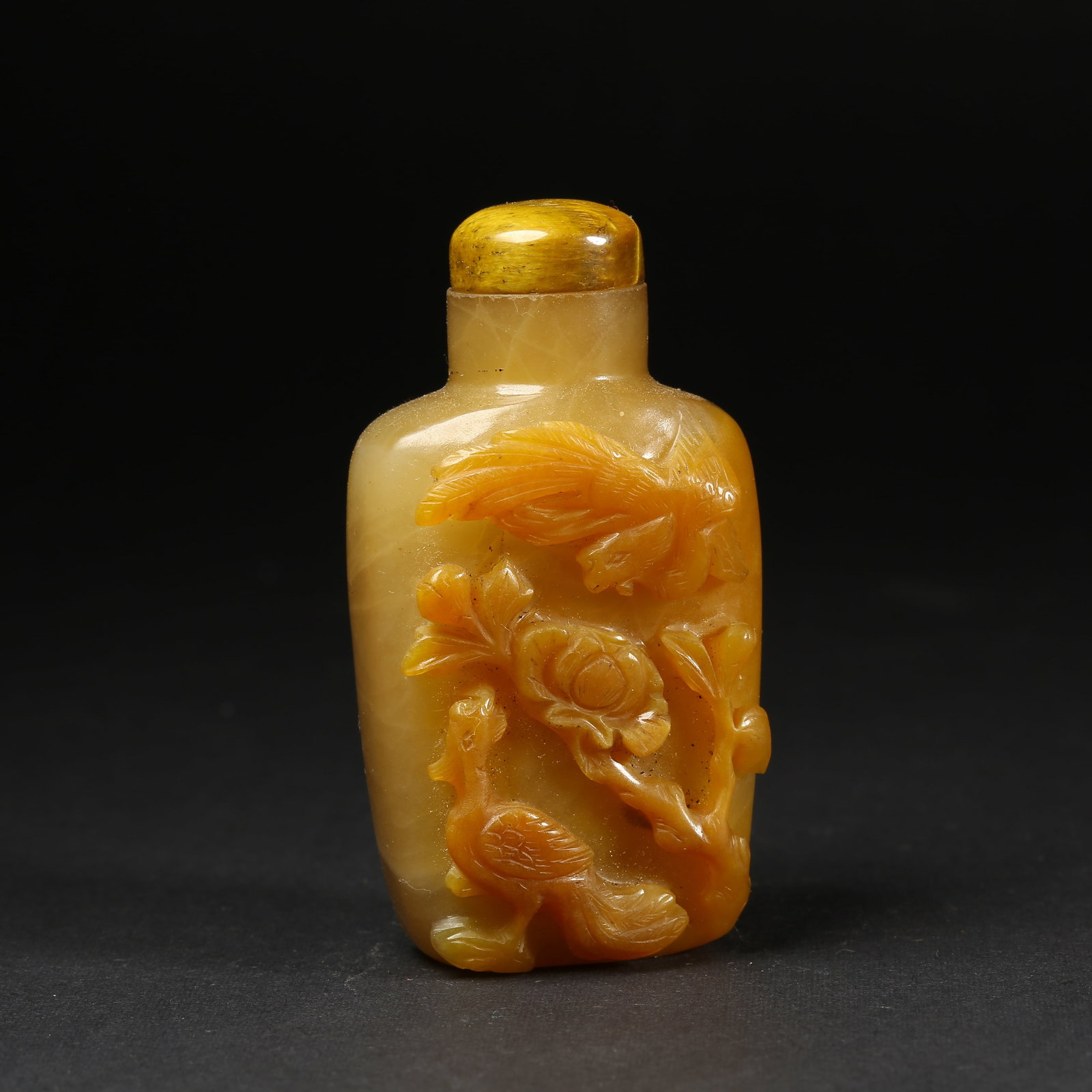 A AGATE SNUFF BOTTLE WITH CARVED FLOWER-AND-BIRD PATTERN (1 of 9)