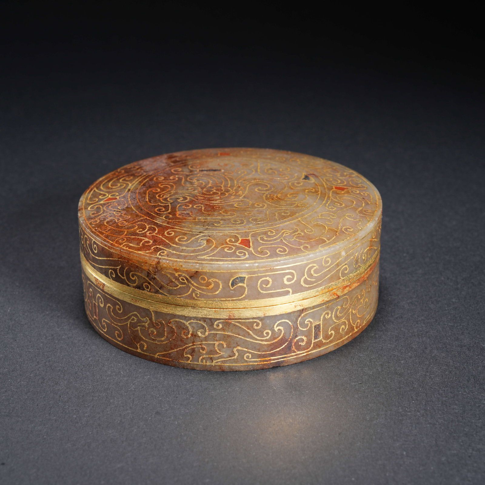 A HETIAN JADE GILT-INLAID COVERED BOX: Hetian Jade Gilt-Inlaid Covered Box