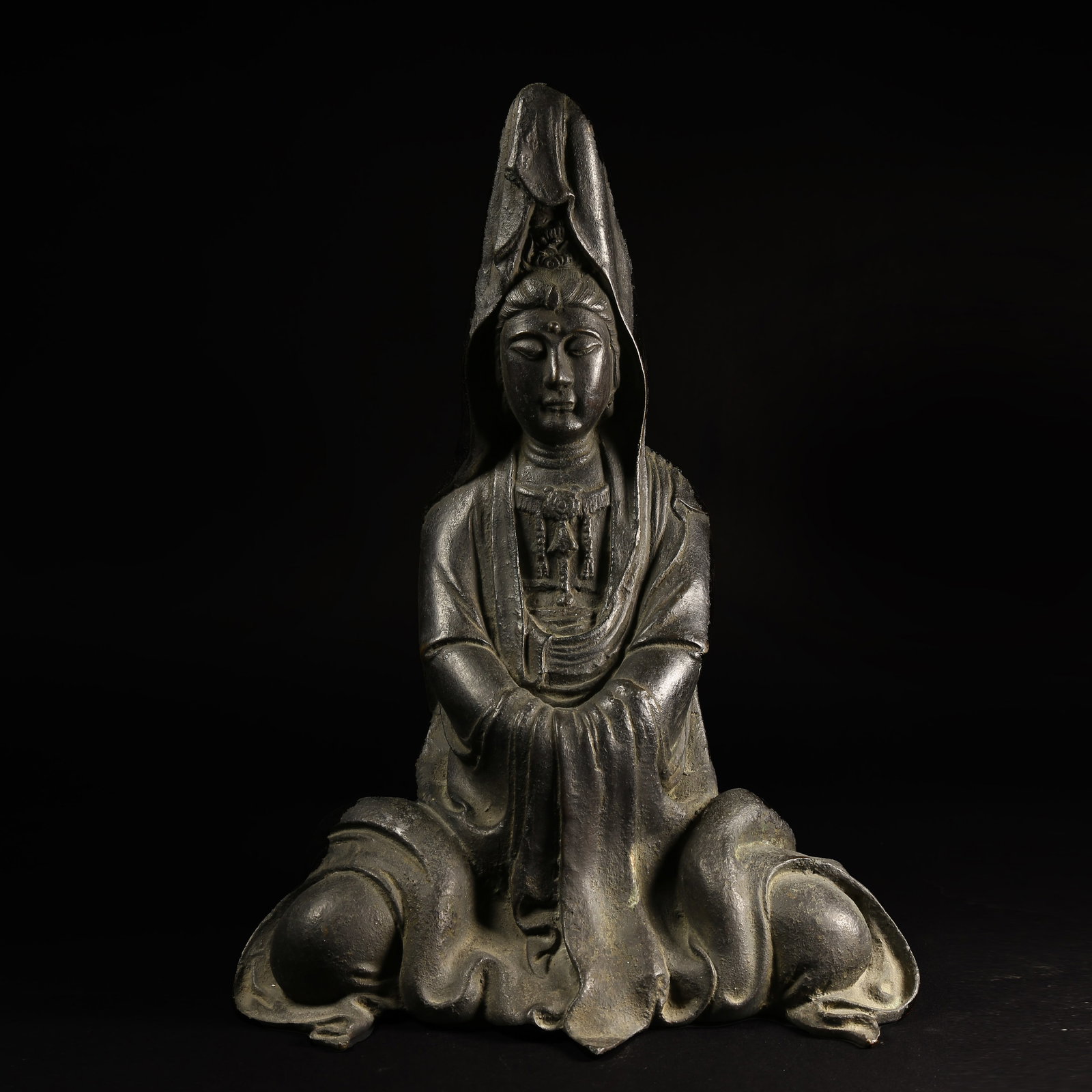 A BRONZE AVALOKITESHVARA BODHISATTVA STATUE: Bronze Avalokiteshvara Bodhisattva Statue