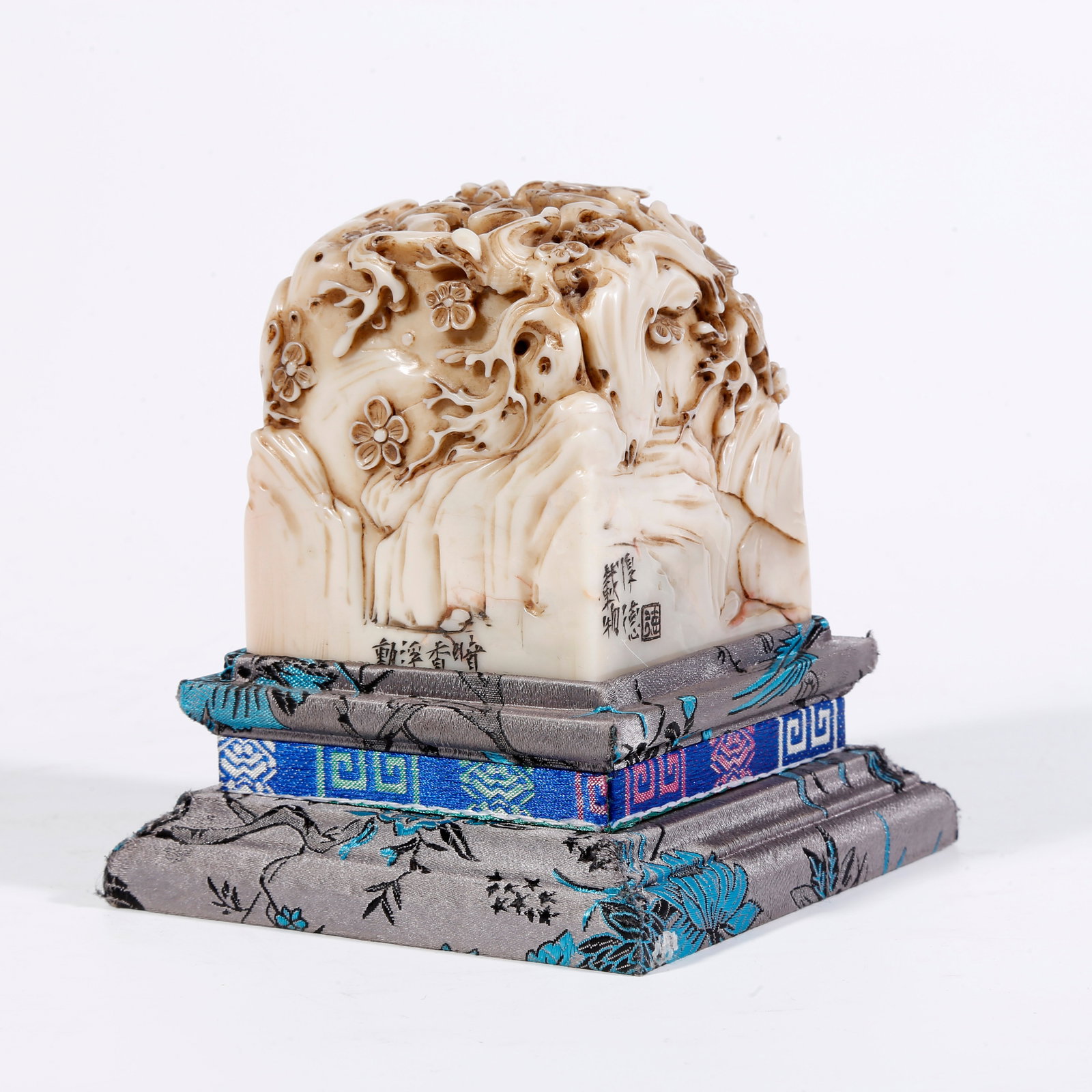 A SHOUSHAN STONE SEAL WITH FLORAL MOTIF: Shoushan Stone Seal with Floral Motif