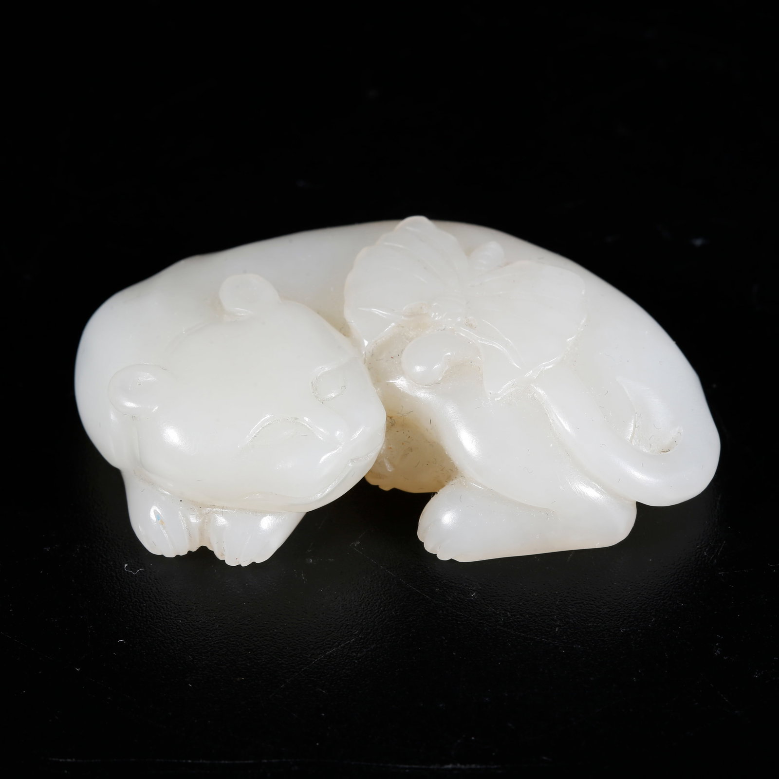 A HETIAN JADE CARVED BEAST-SHAPED ORNAMENT (1 of 8)