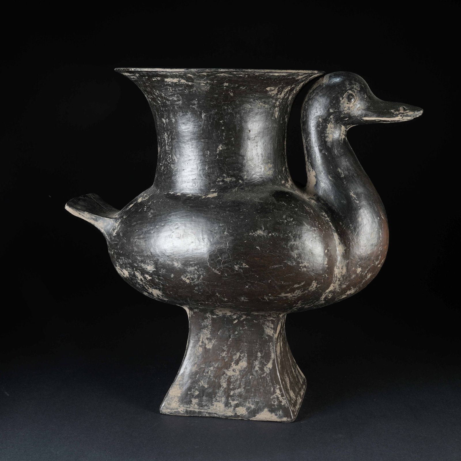 A BLACK POTTERY PRECIOUS DUCK ZUN OF LONGSHAN CULTURE (1 of 9)