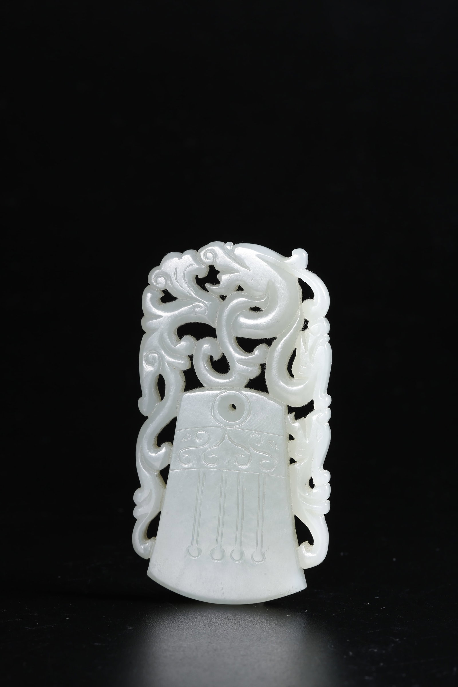 A HETIAN JADE CARVED DRAGON PATTERN PENDANT (1 of 9)