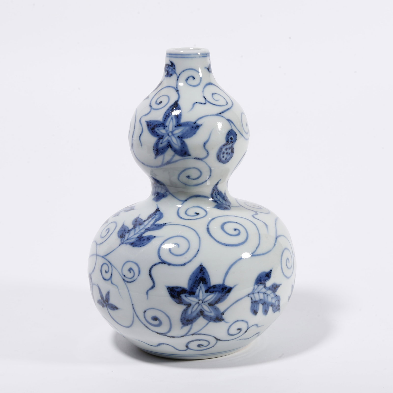 A BLUE AND WHITE GOURD VASE: Blue and White Gourd Vase