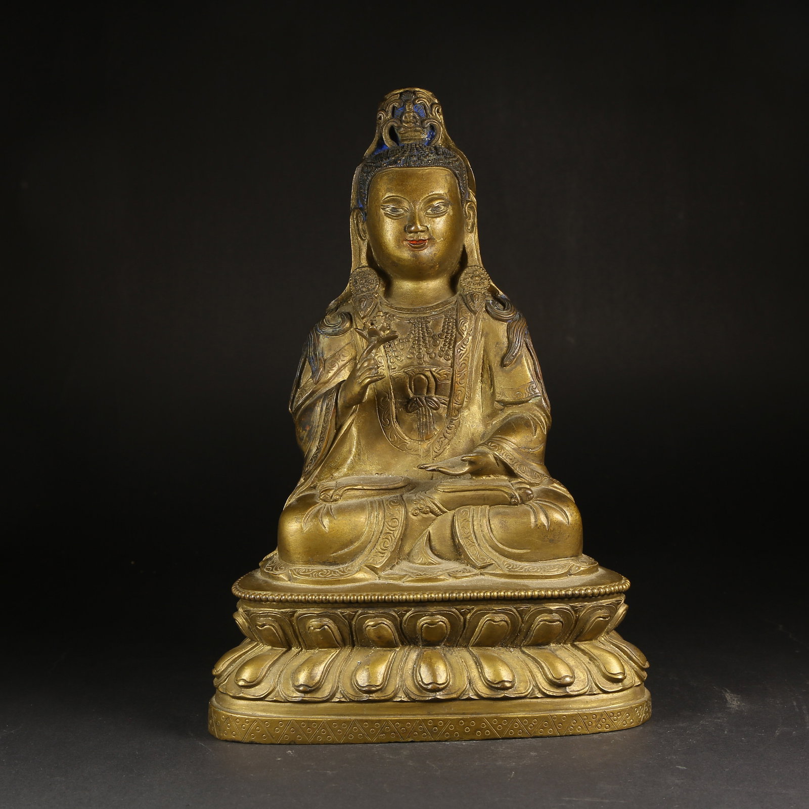 A GILT-BRONZE AVALOKITESHVARA BODHISATTVA STATUE: Gilt-Bronze Avalokiteshvara Bodhisattva Statue
