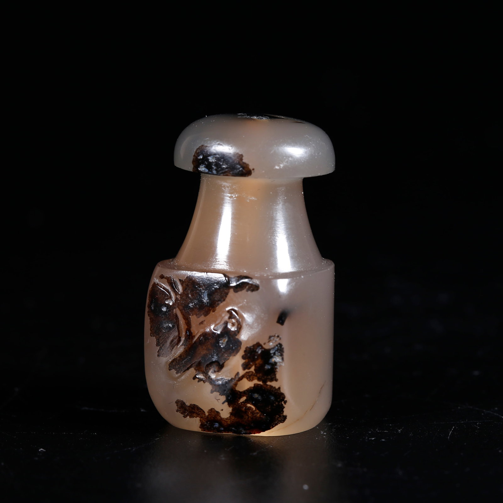 A AGATE CARVED CIGARETTE HOLDER (1 of 9)